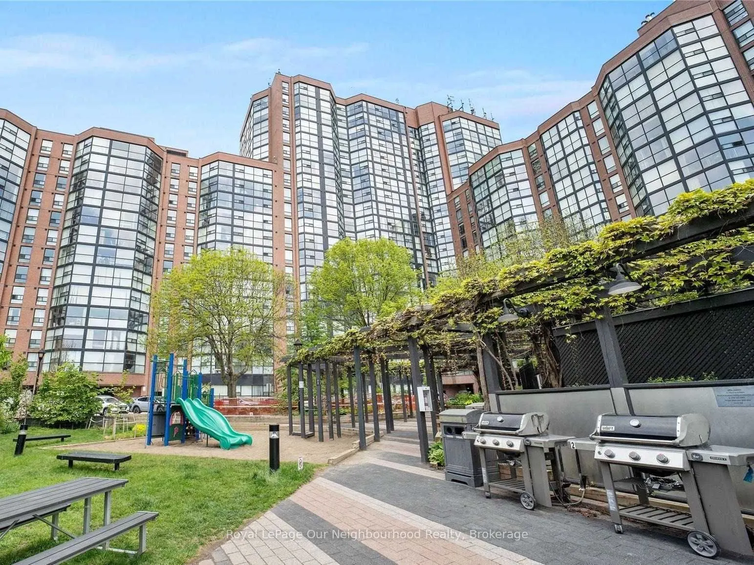 701 King Street W, #809