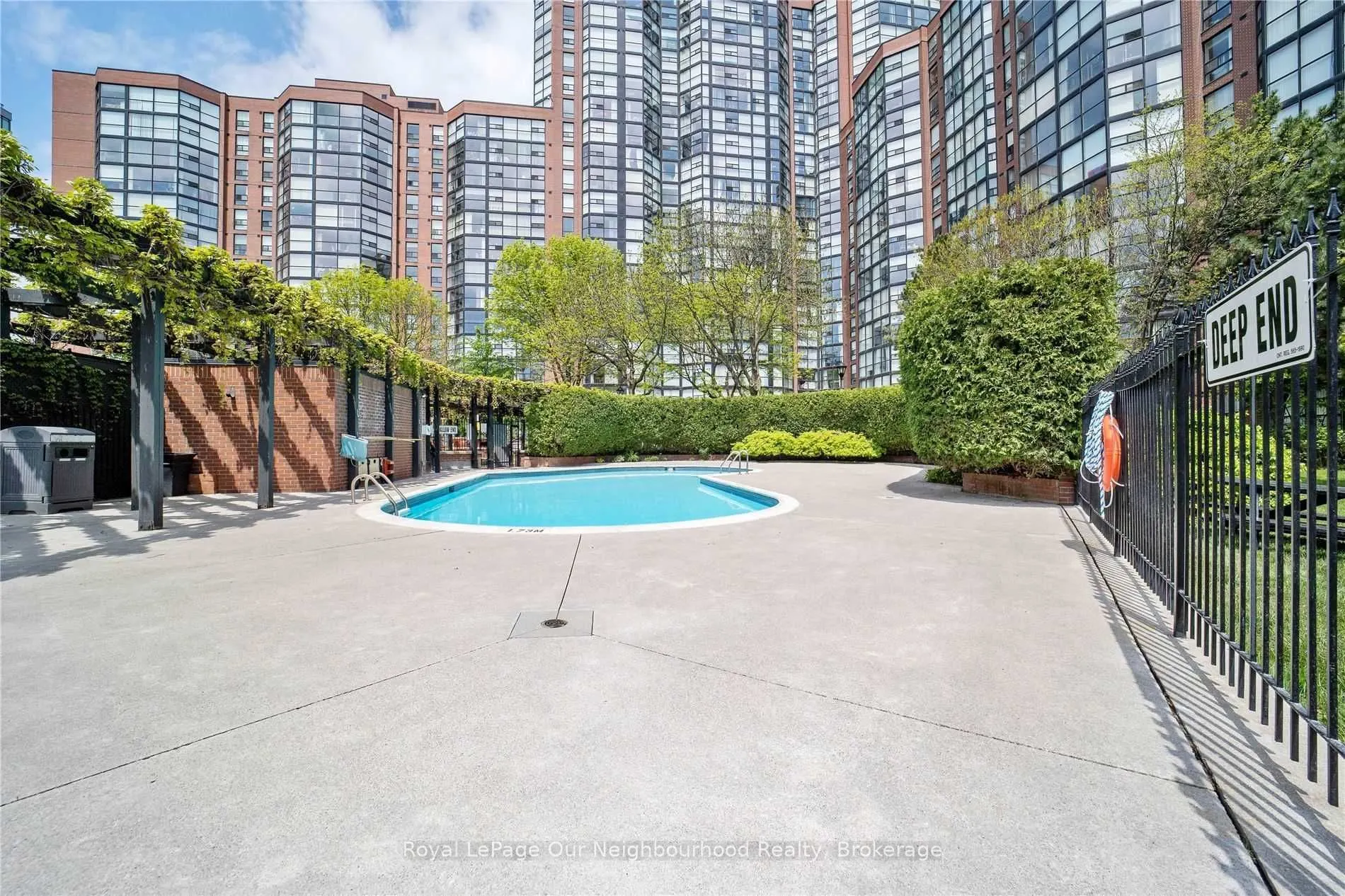 701 King Street W, #809