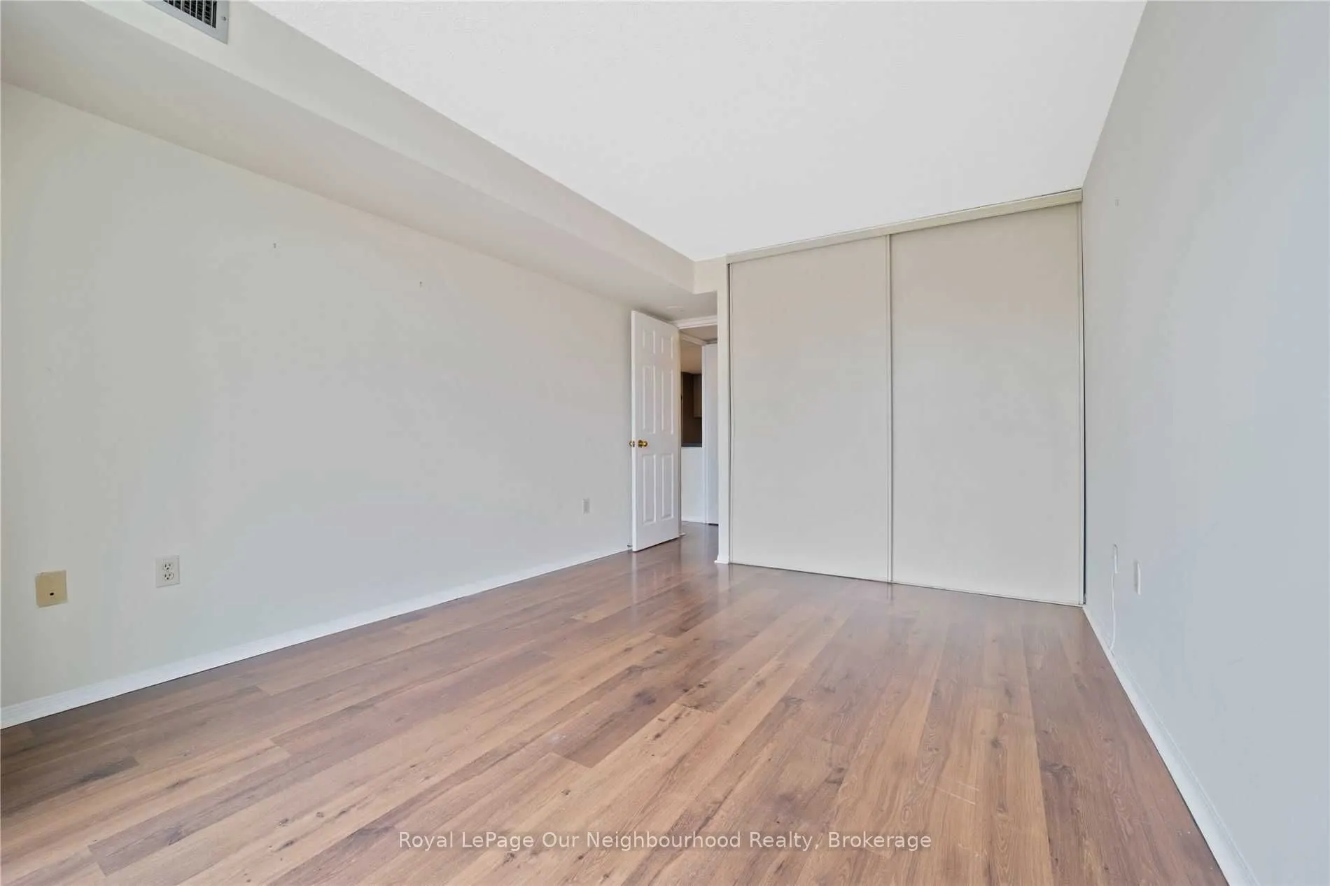 701 King Street W, #809