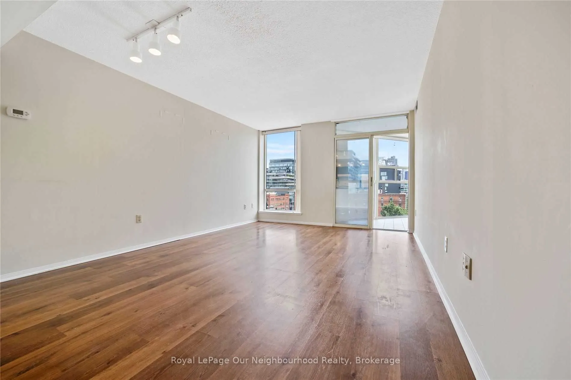 701 King Street W, #809