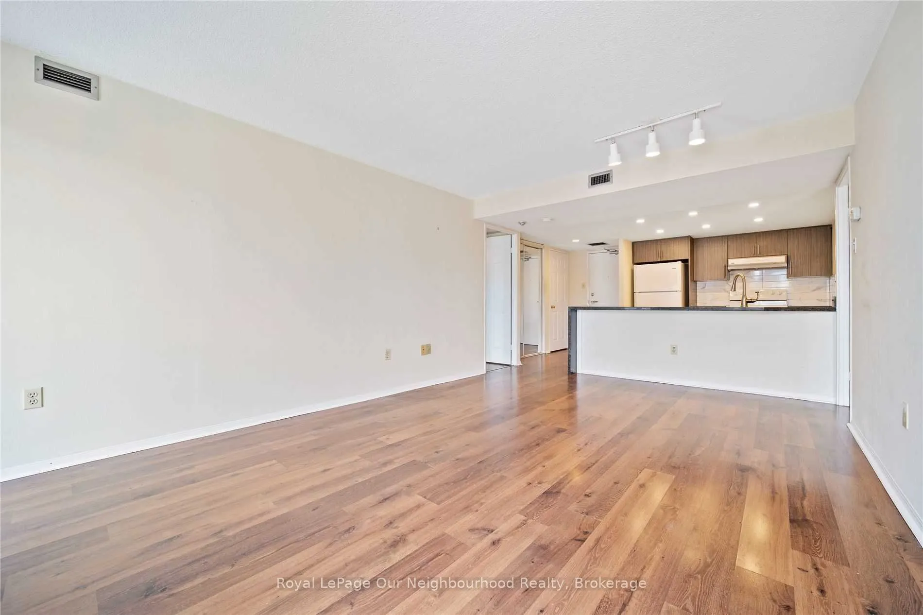 701 King Street W, #809