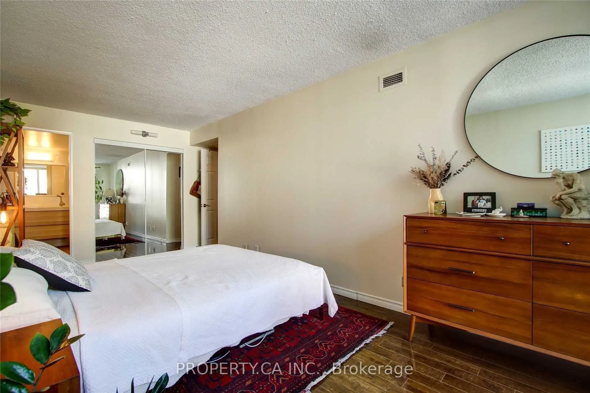 92 King Street E, #606