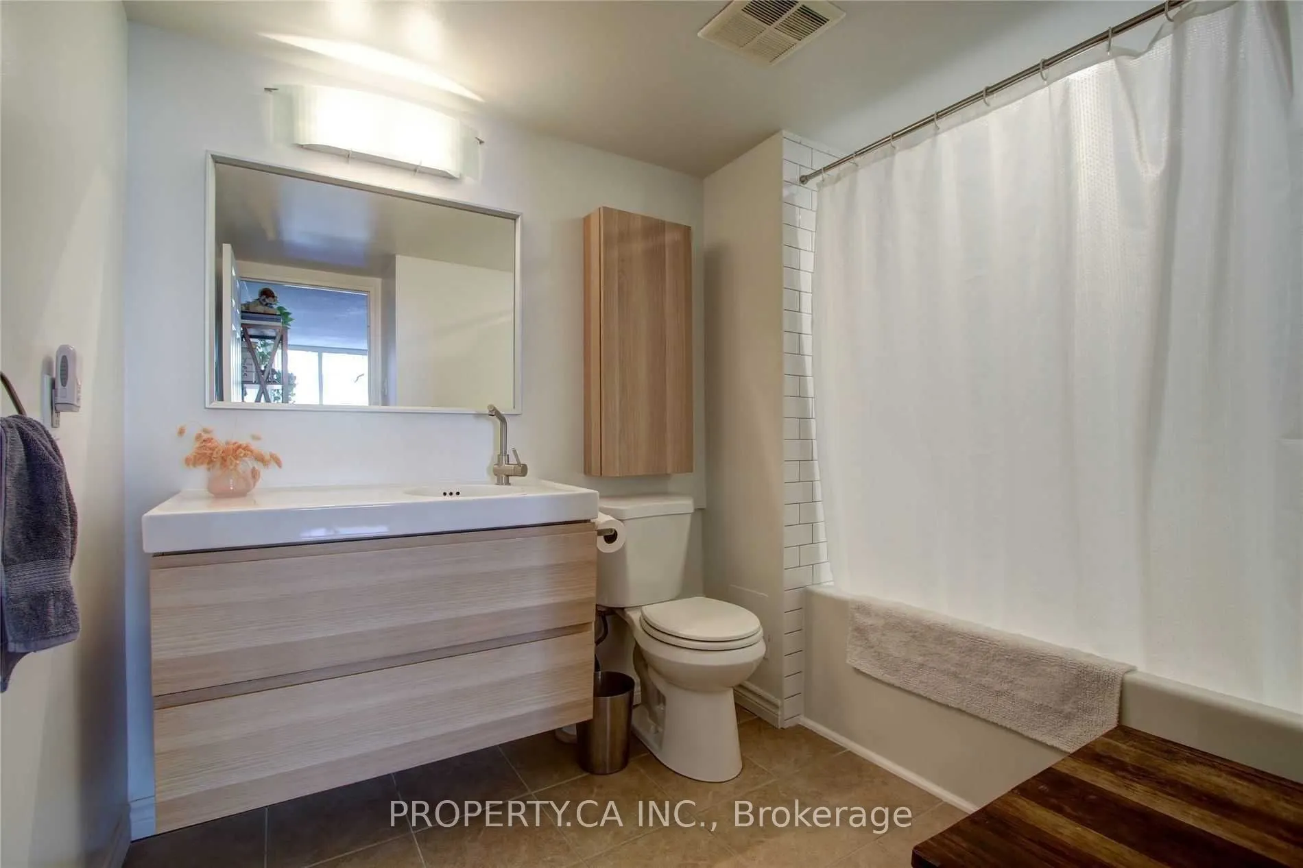 92 King Street E, #606