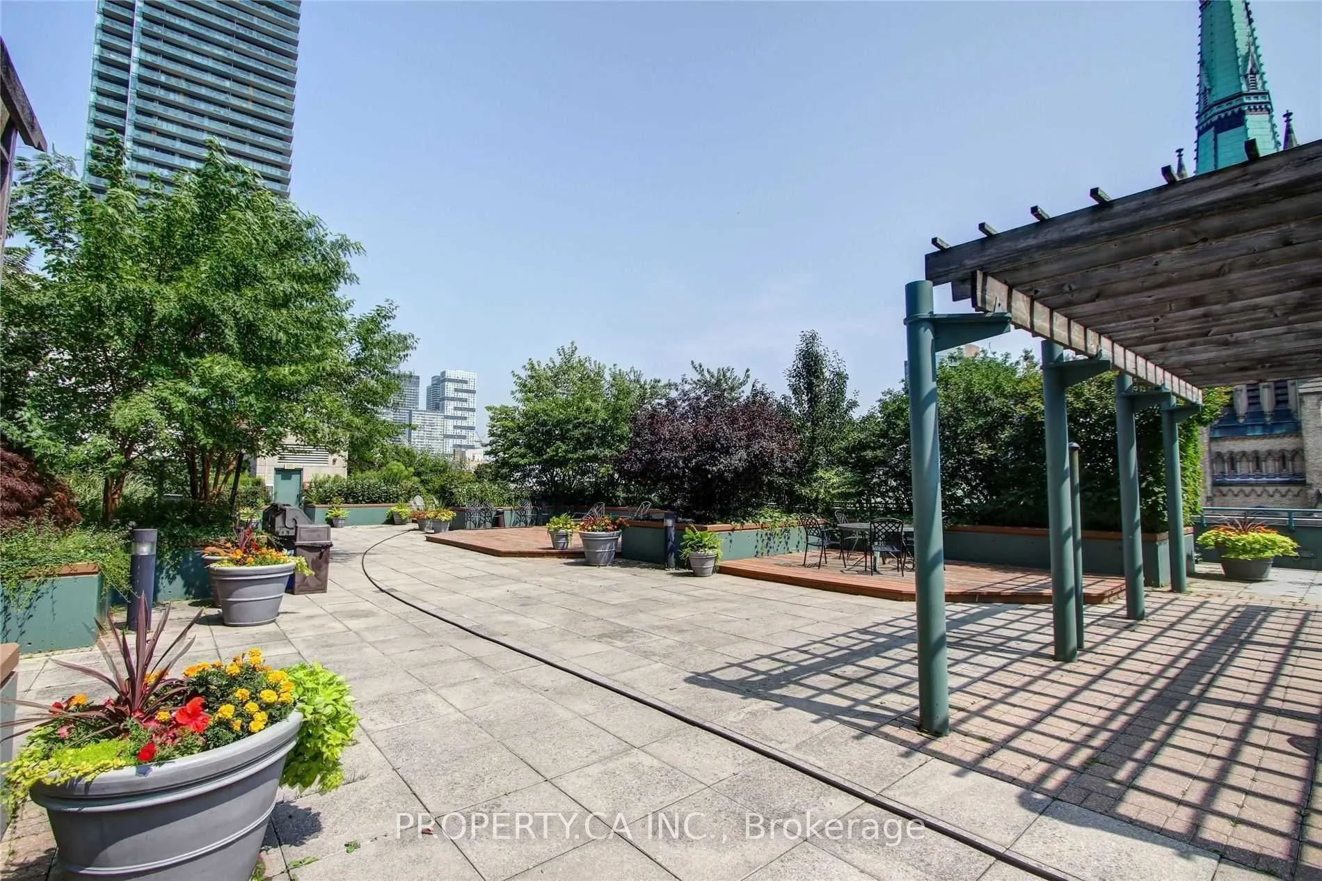 92 King Street E, #606