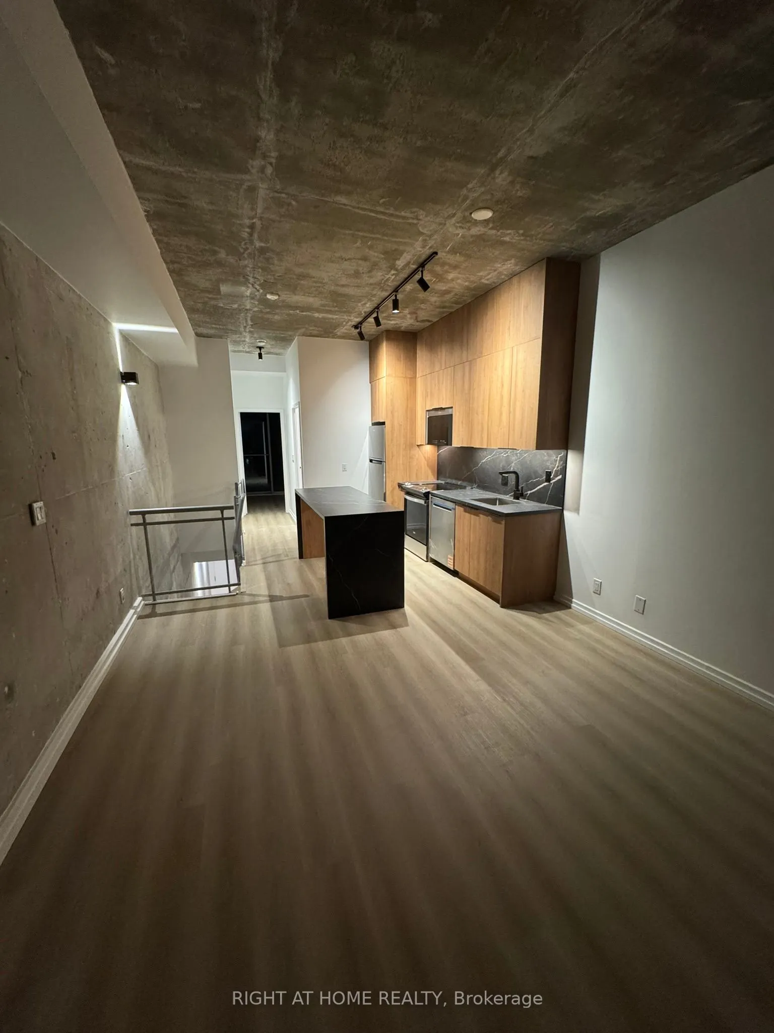 388 Richmond Street W, #521
