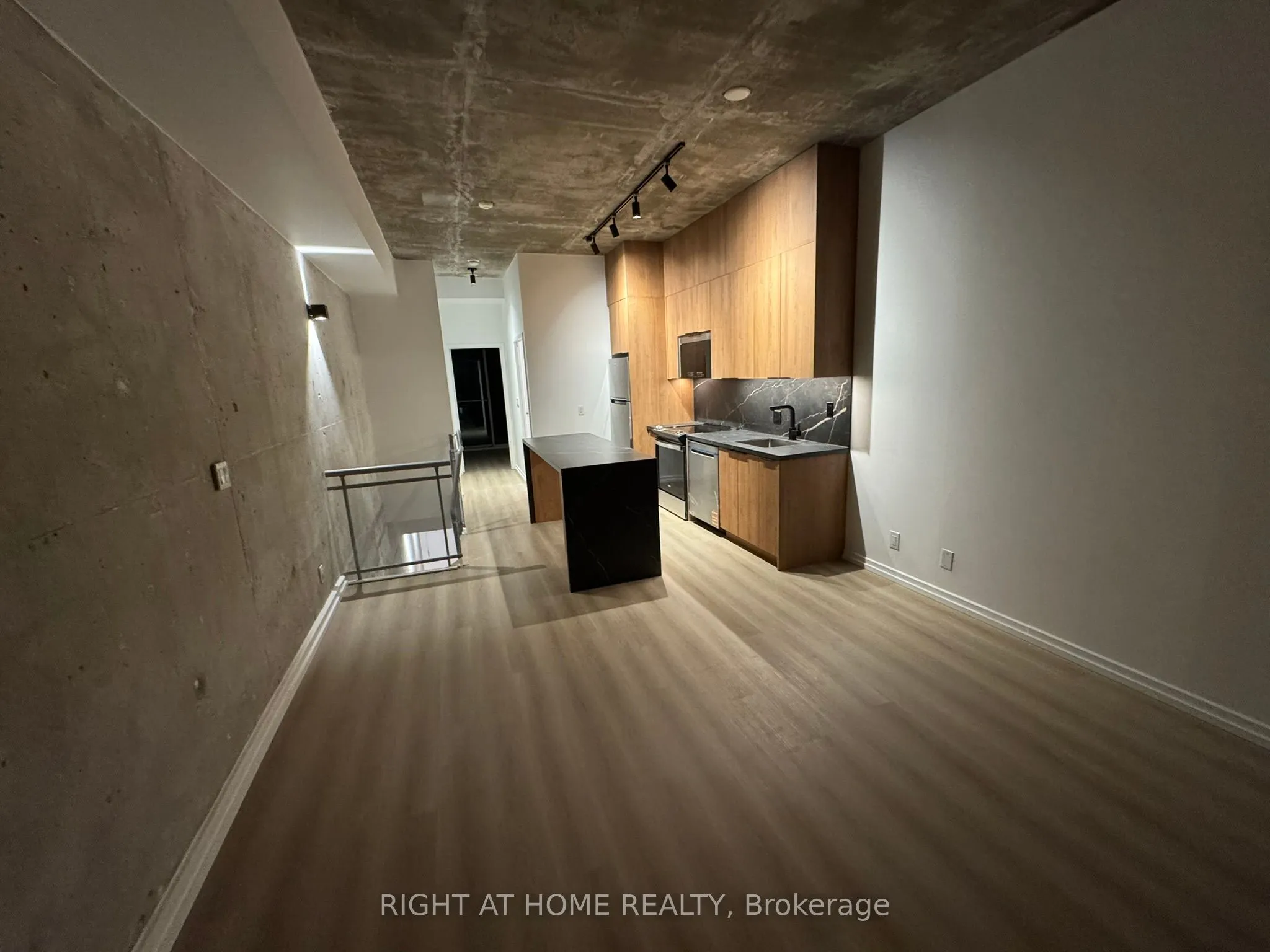 388 Richmond Street W, #521