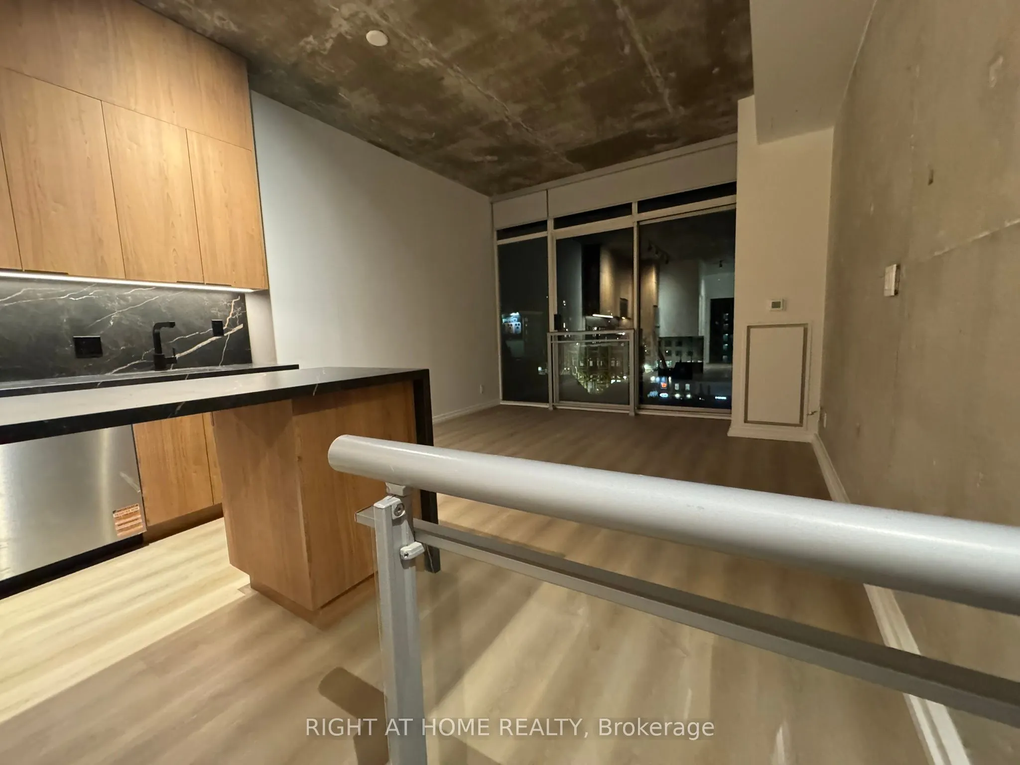 388 Richmond Street W, #521