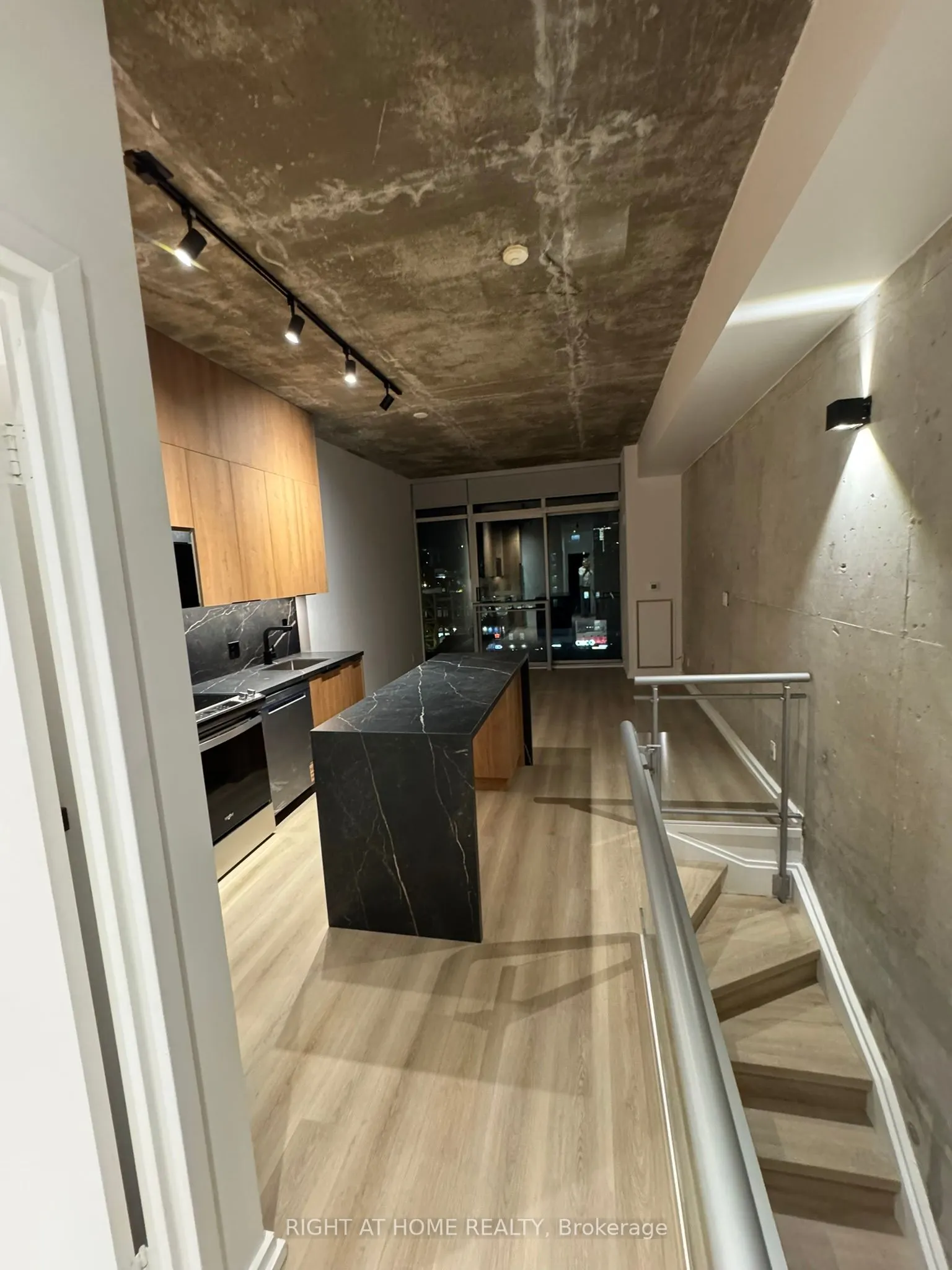 388 Richmond Street W, #521