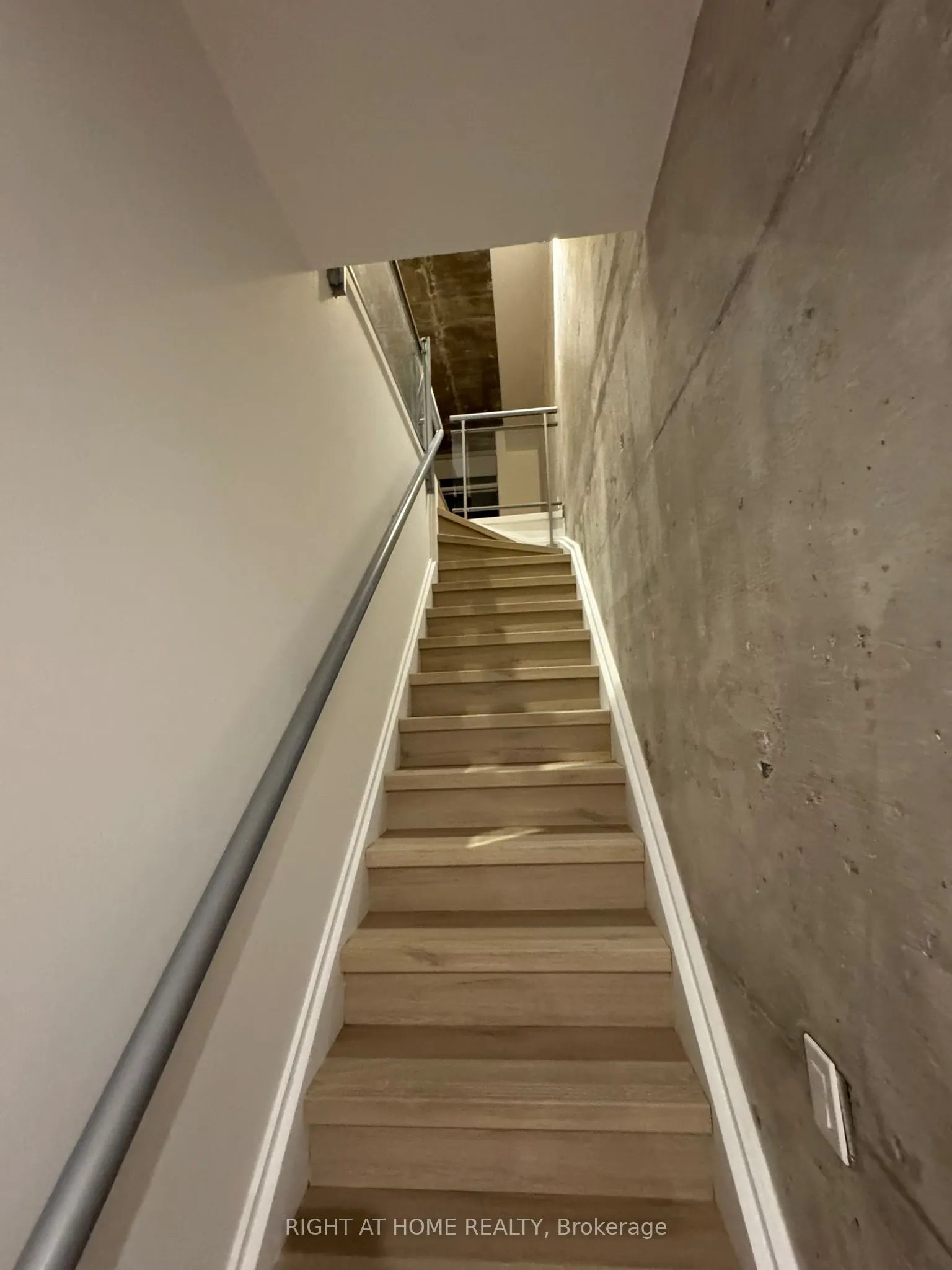 388 Richmond Street W, #521