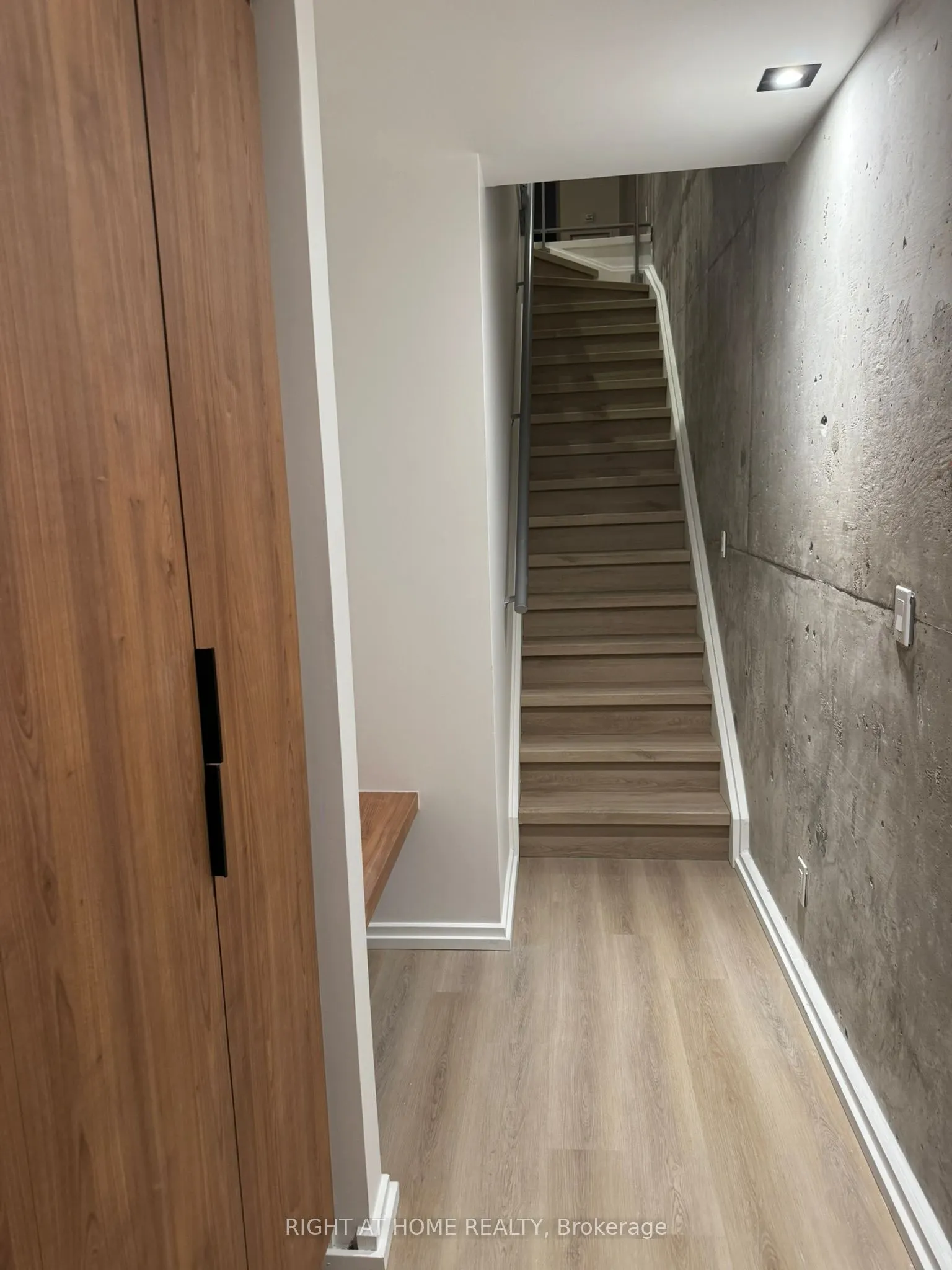 388 Richmond Street W, #521