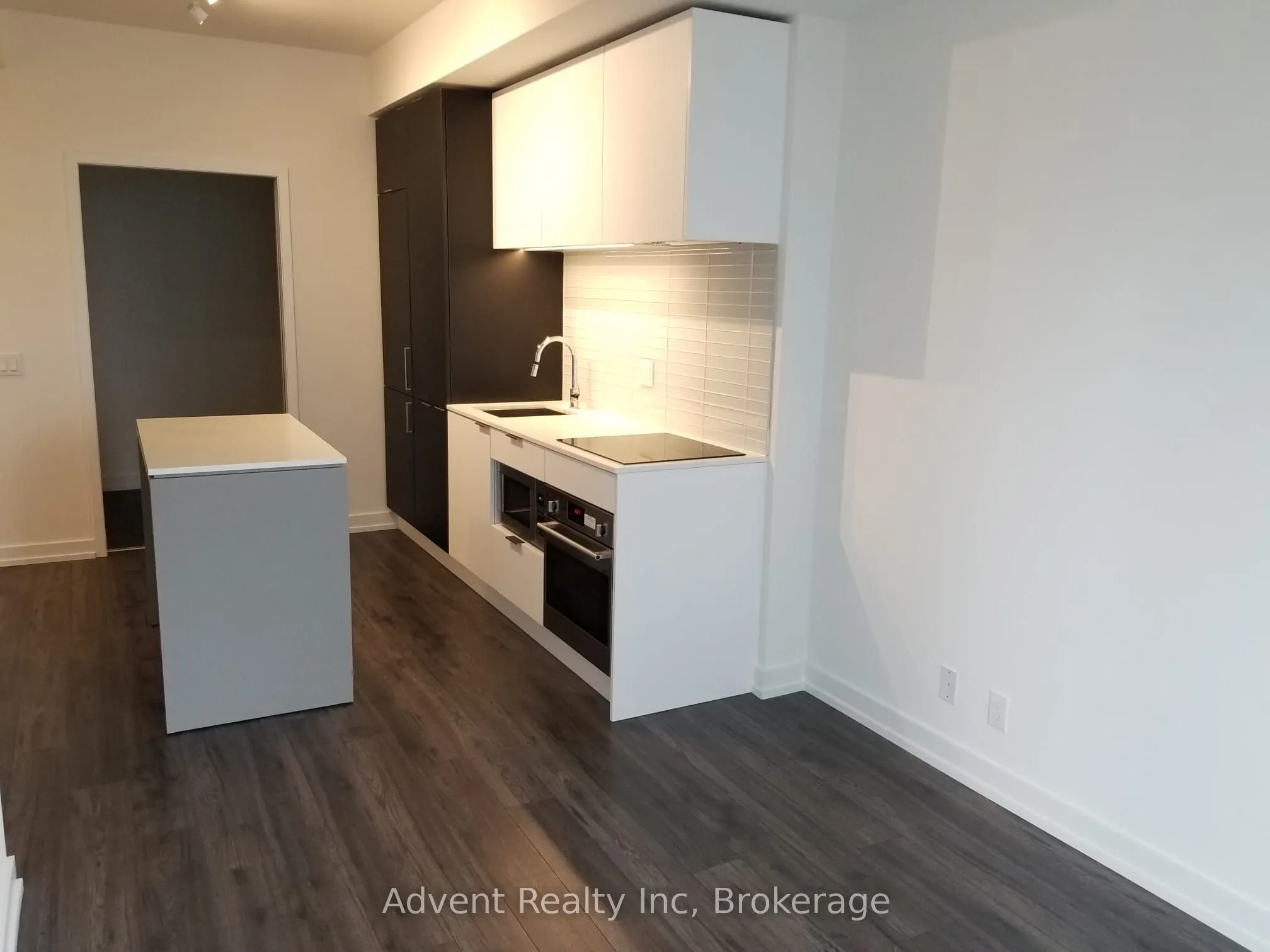 33 Helendale Avenue, #1002