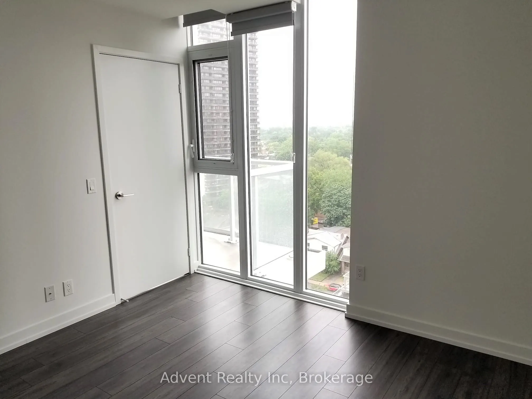 33 Helendale Avenue, #1002