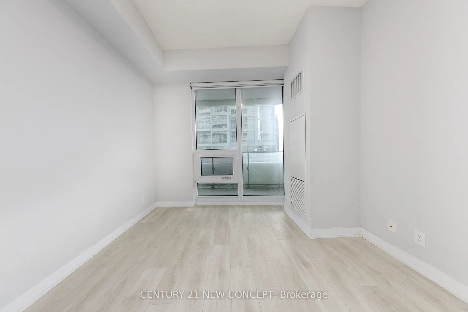 2221 Yonge Street, #3906