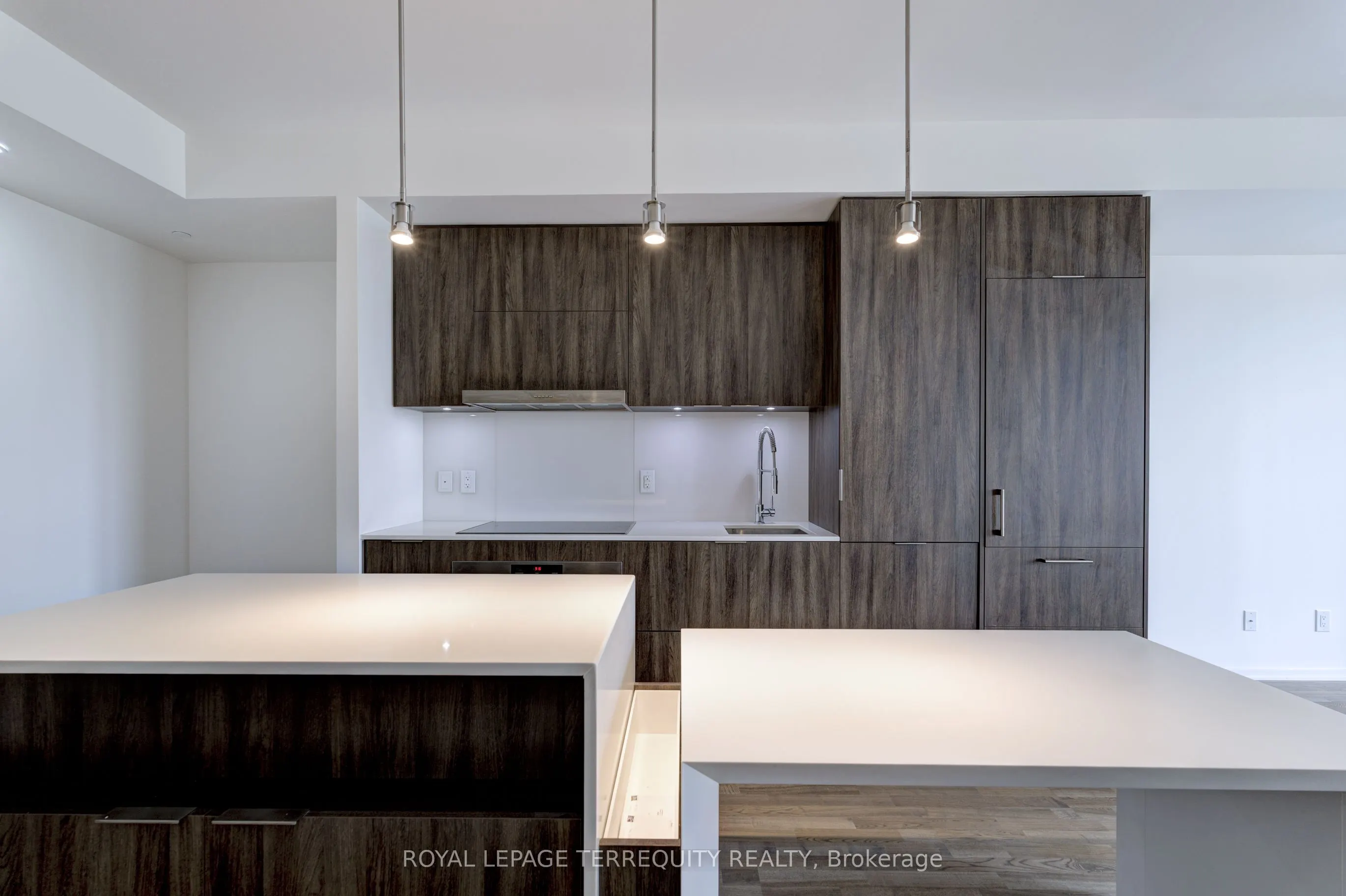 1 Bloor Street E, #2712
