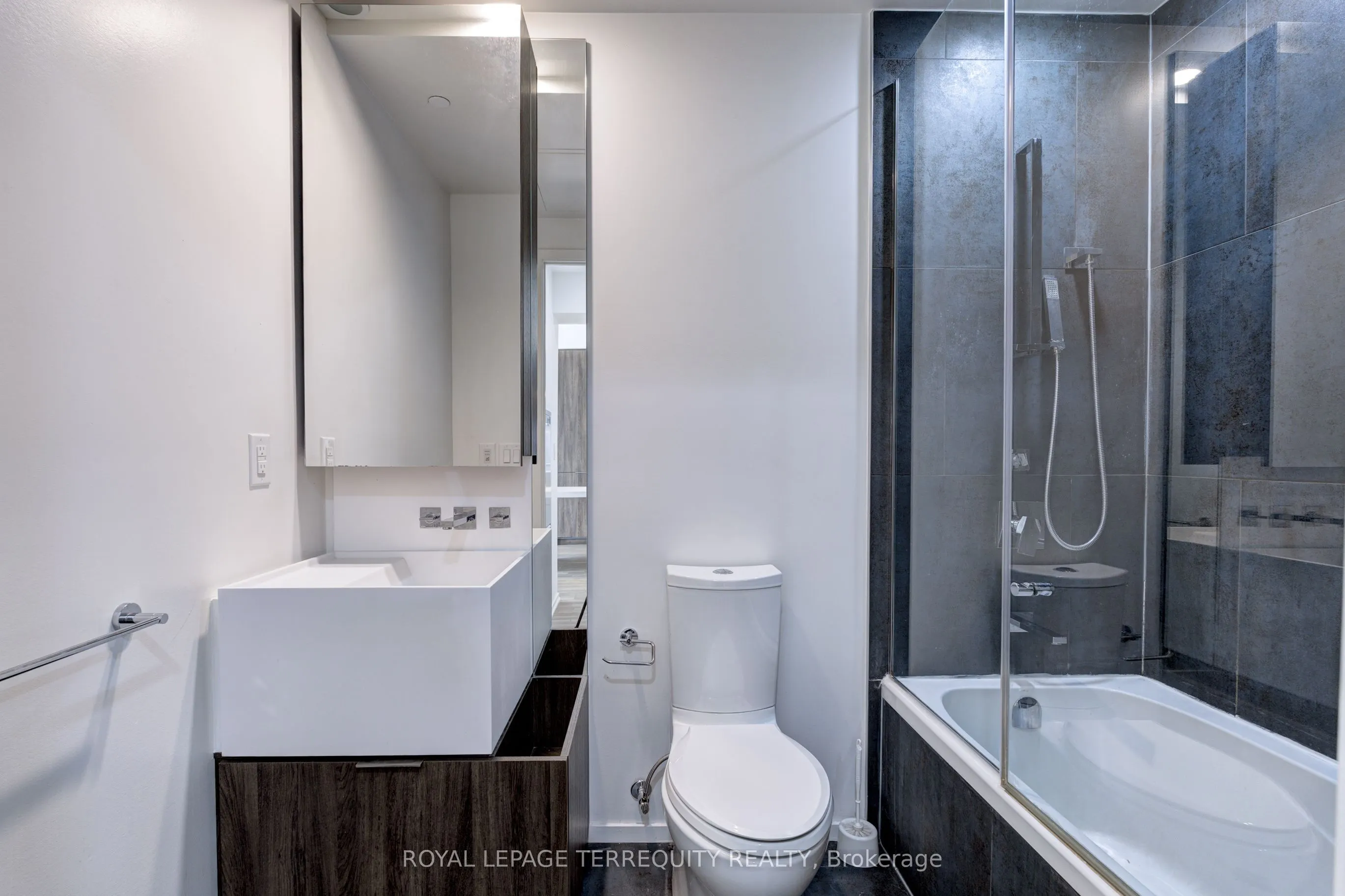1 Bloor Street E, #2712
