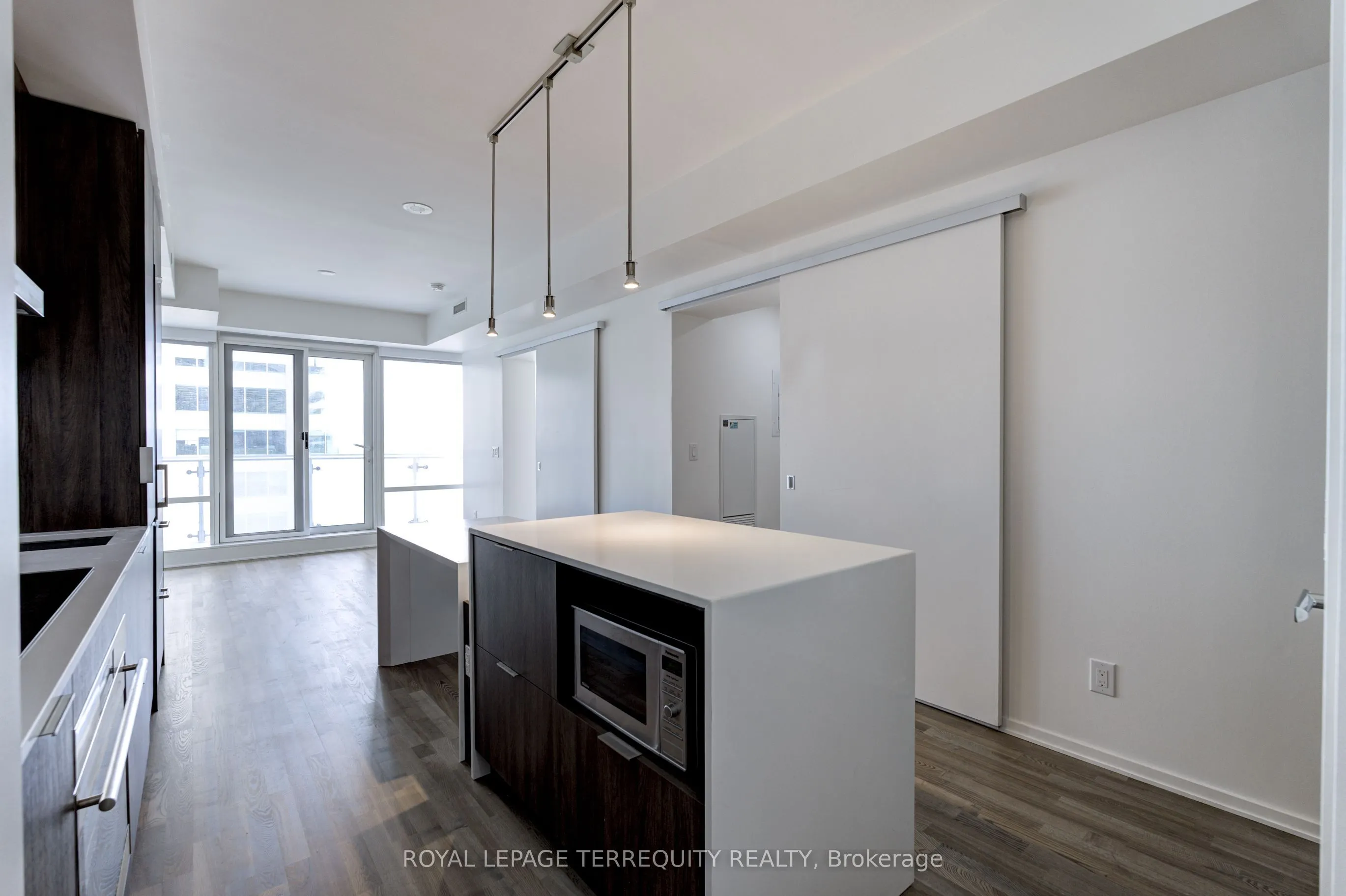1 Bloor Street E, #2712