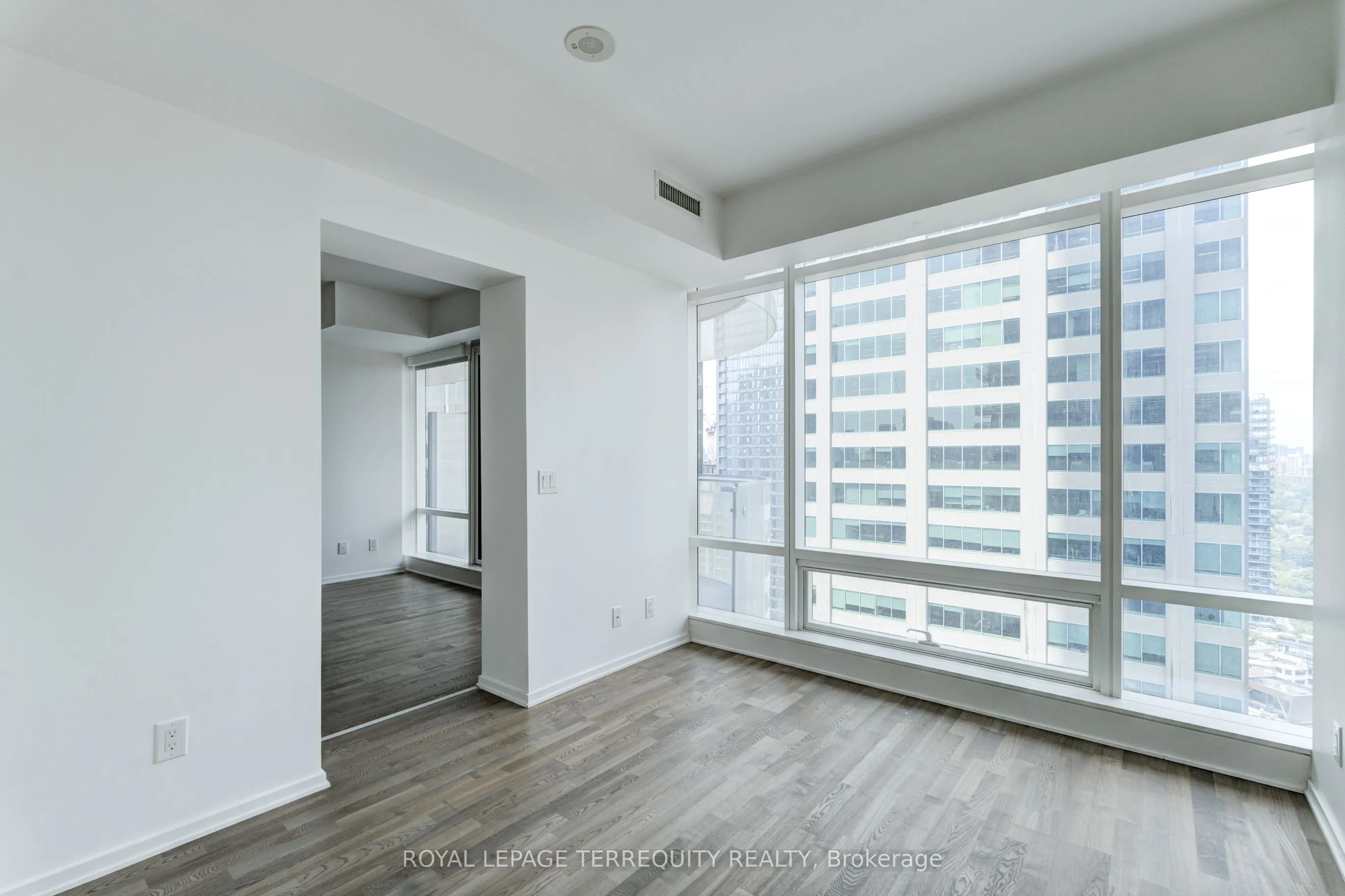 1 Bloor Street E, #2712