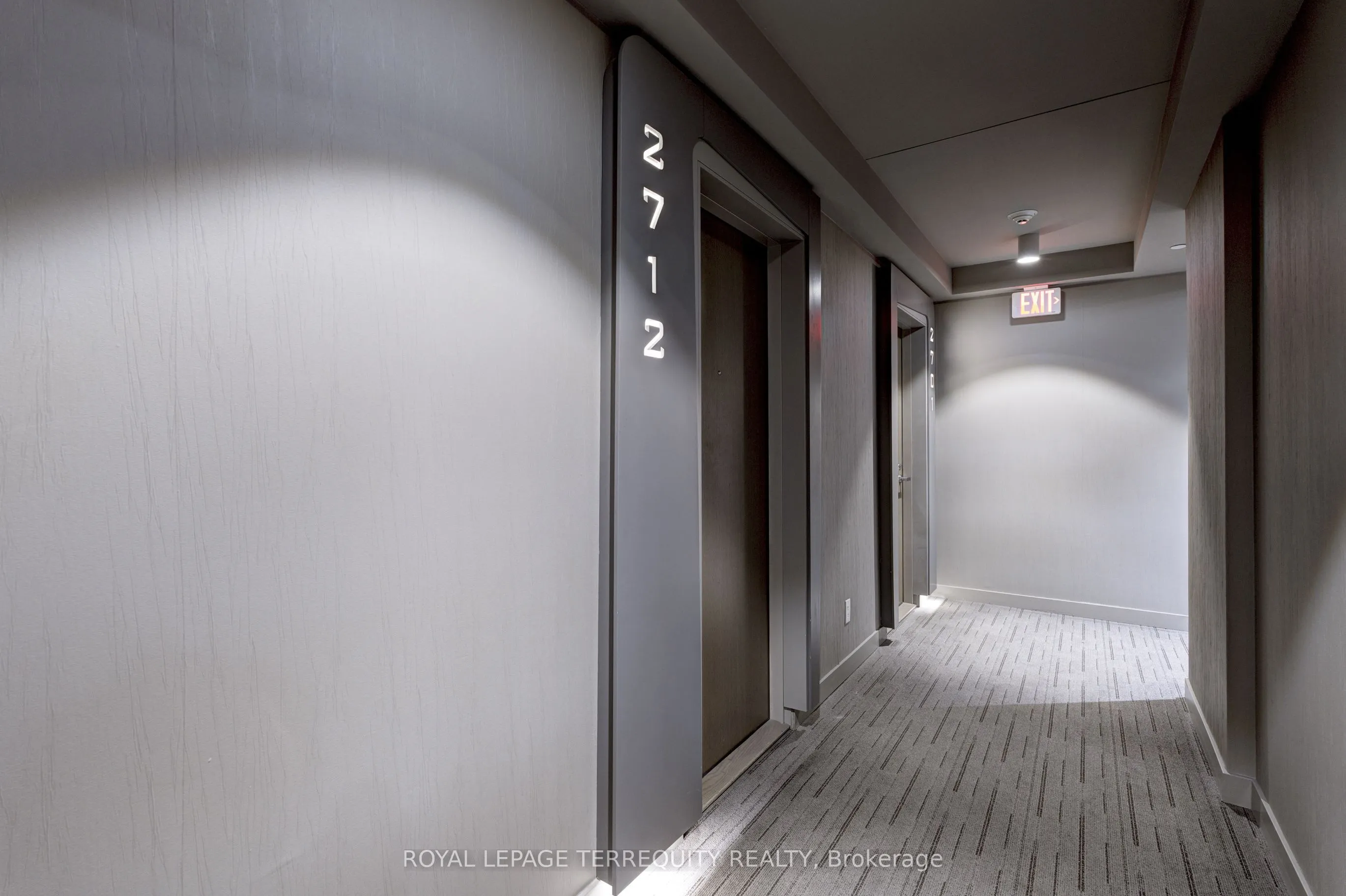 1 Bloor Street E, #2712