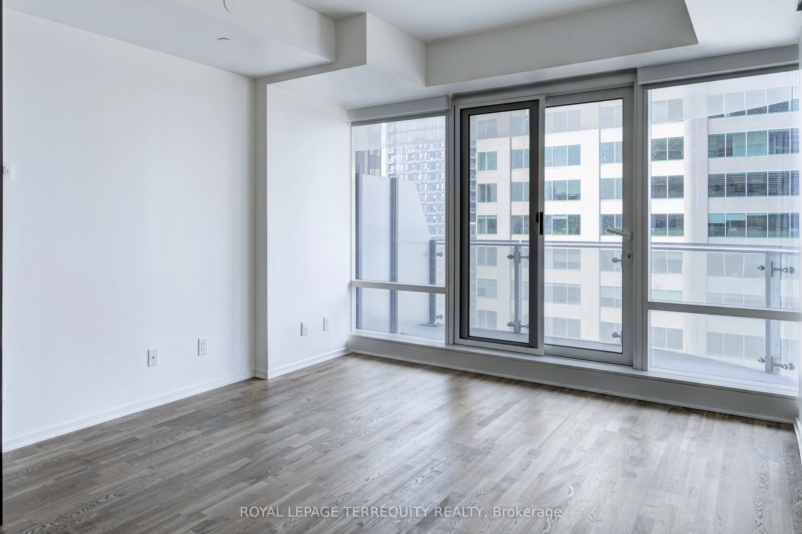 1 Bloor Street E, #2712