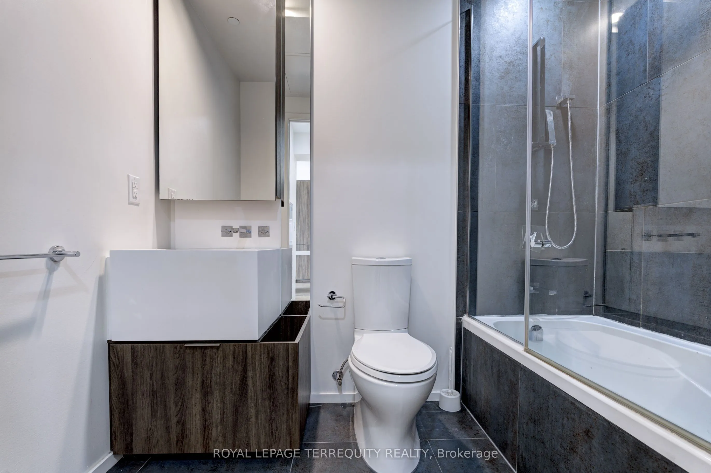 1 Bloor Street E, #2712