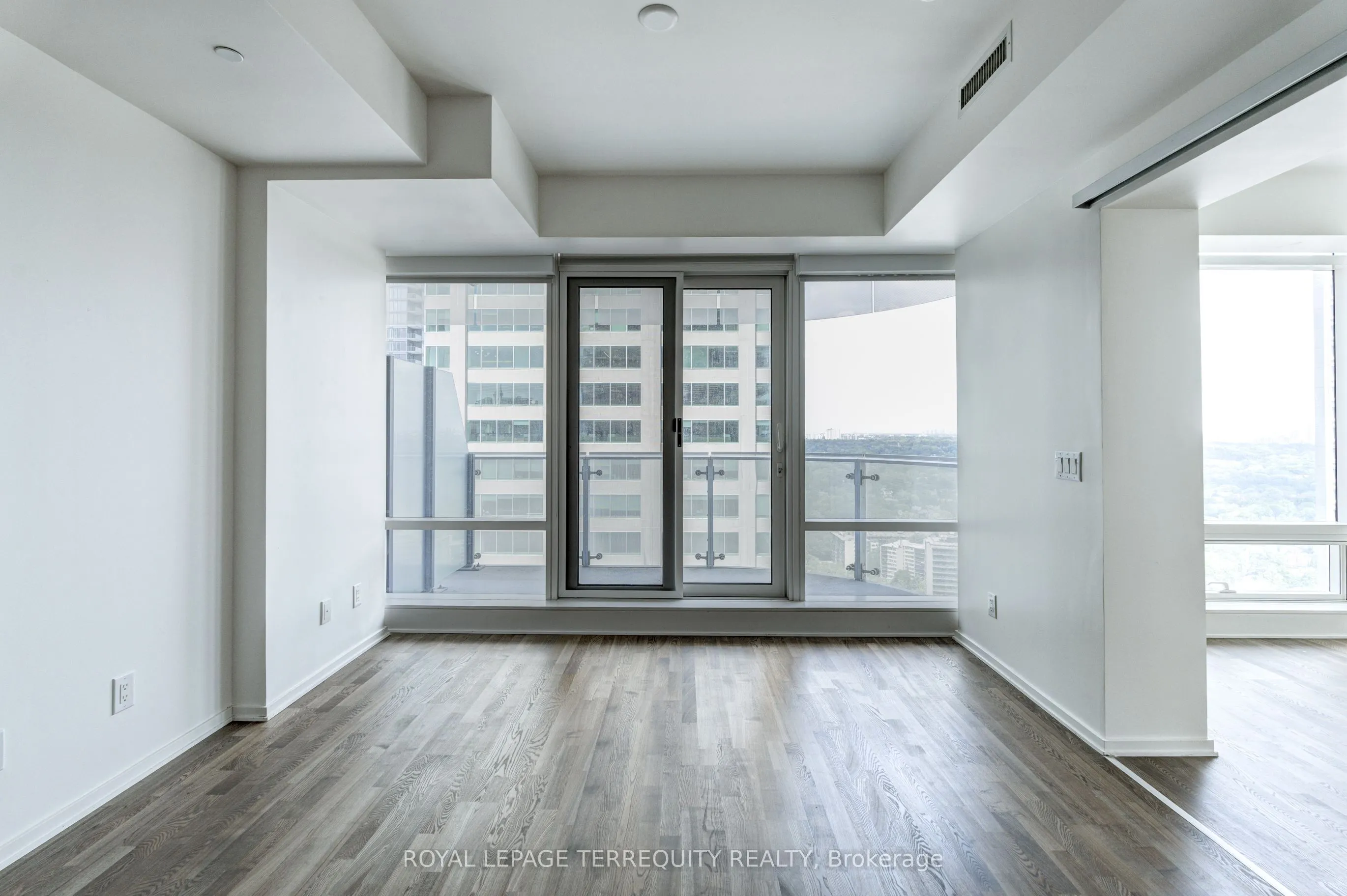 1 Bloor Street E, #2712