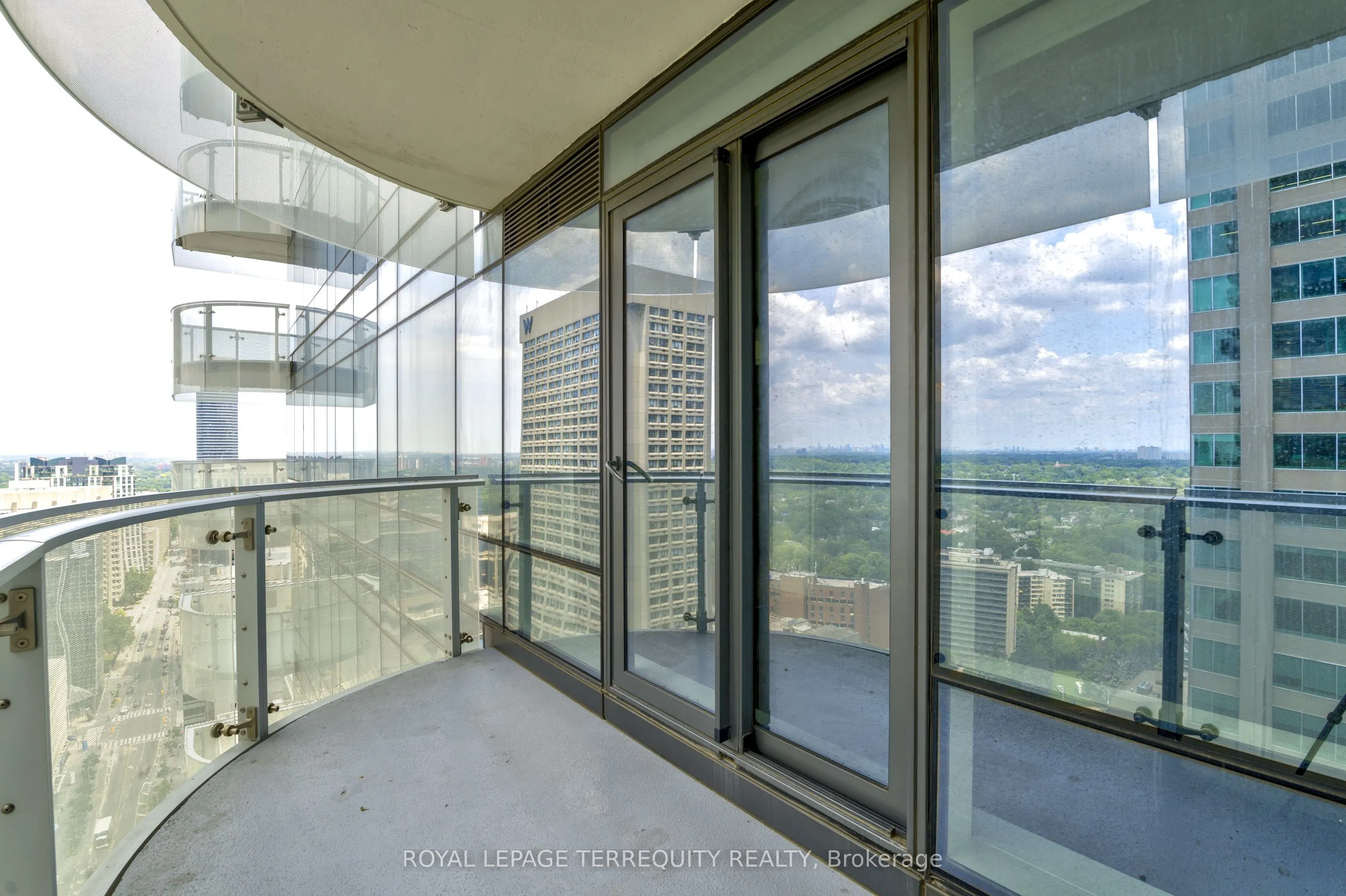 1 Bloor Street E, #2712