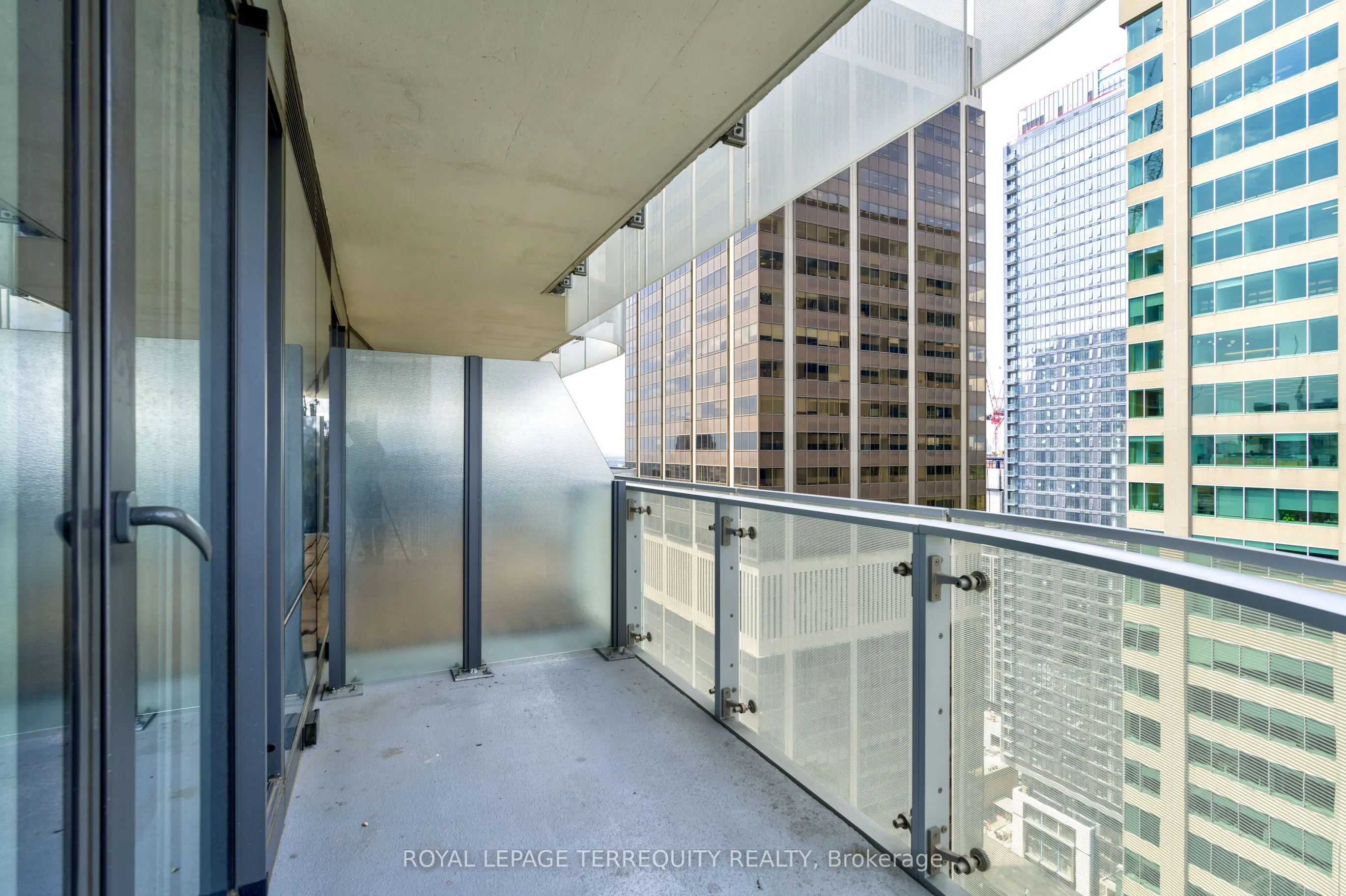 1 Bloor Street E, #2712