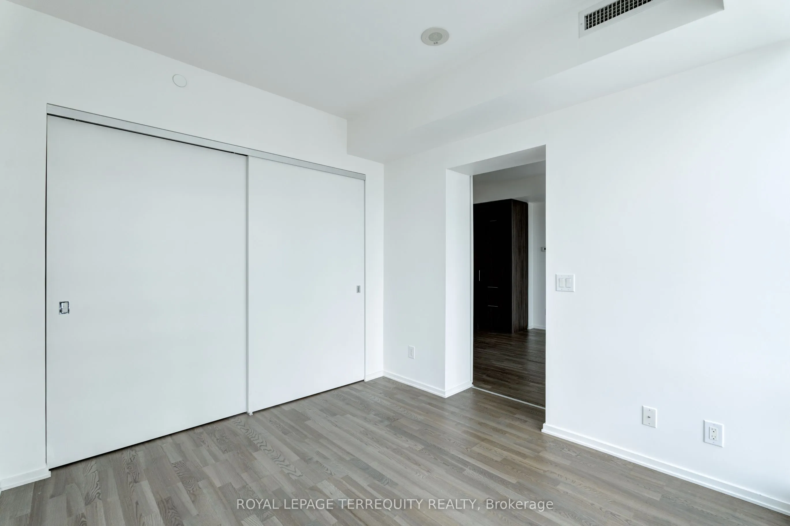 1 Bloor Street E, #2712