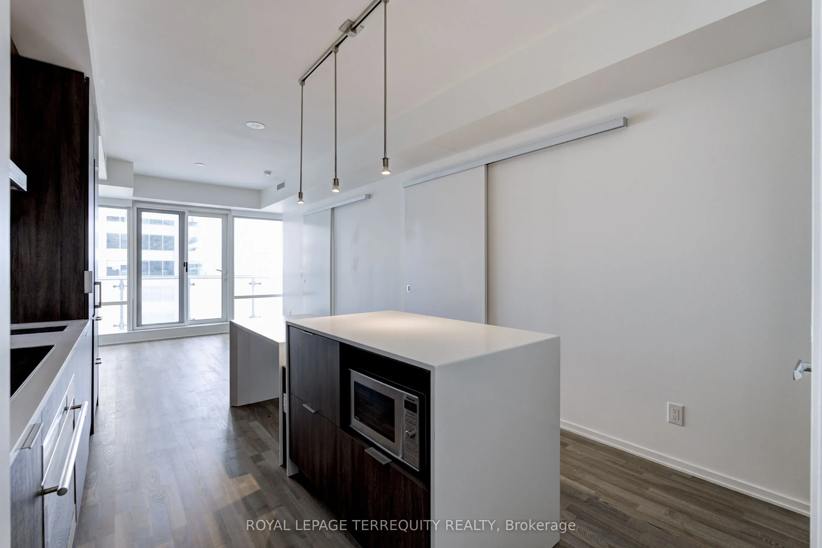1 Bloor Street E, #2712