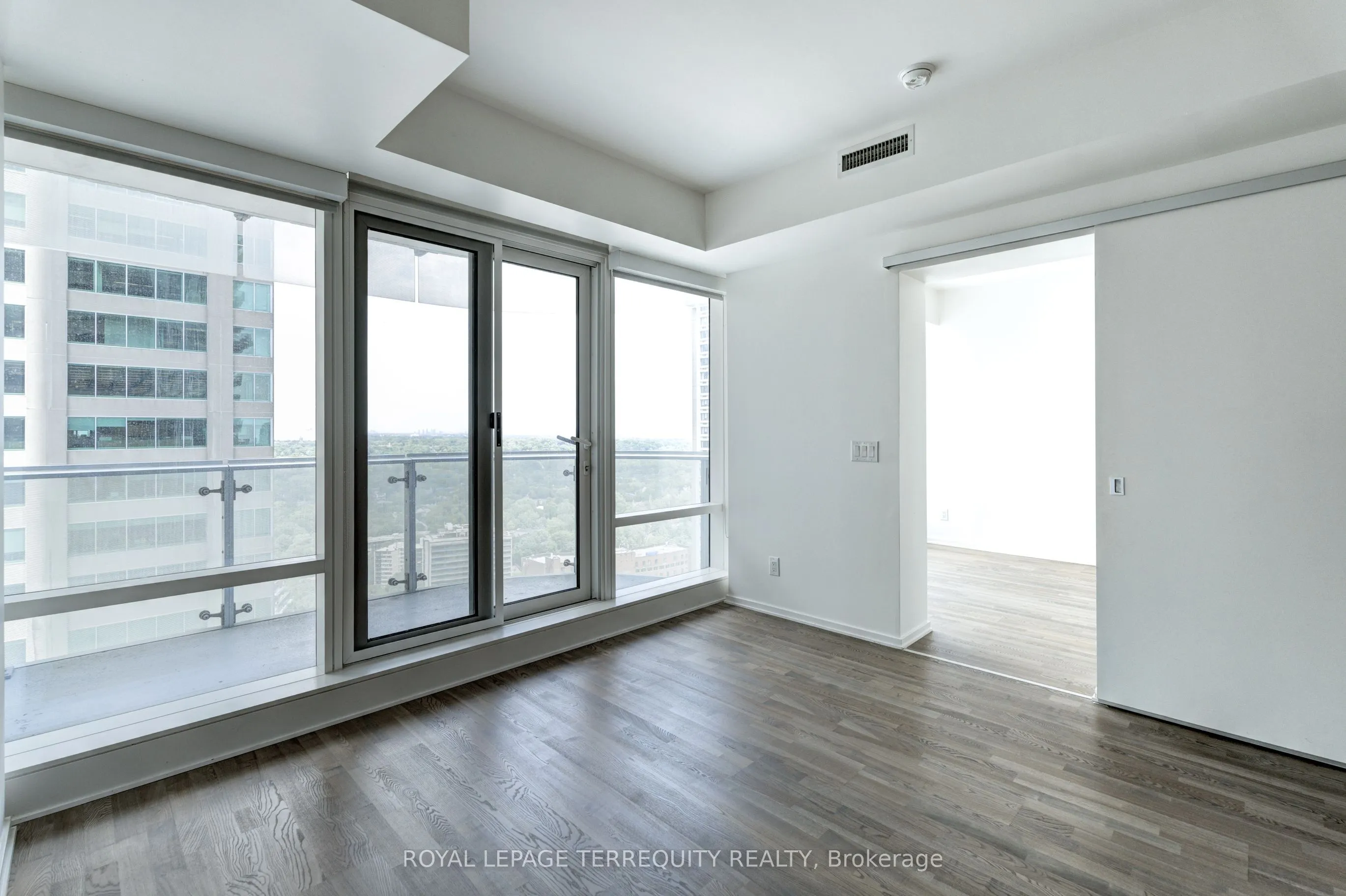 1 Bloor Street E, #2712