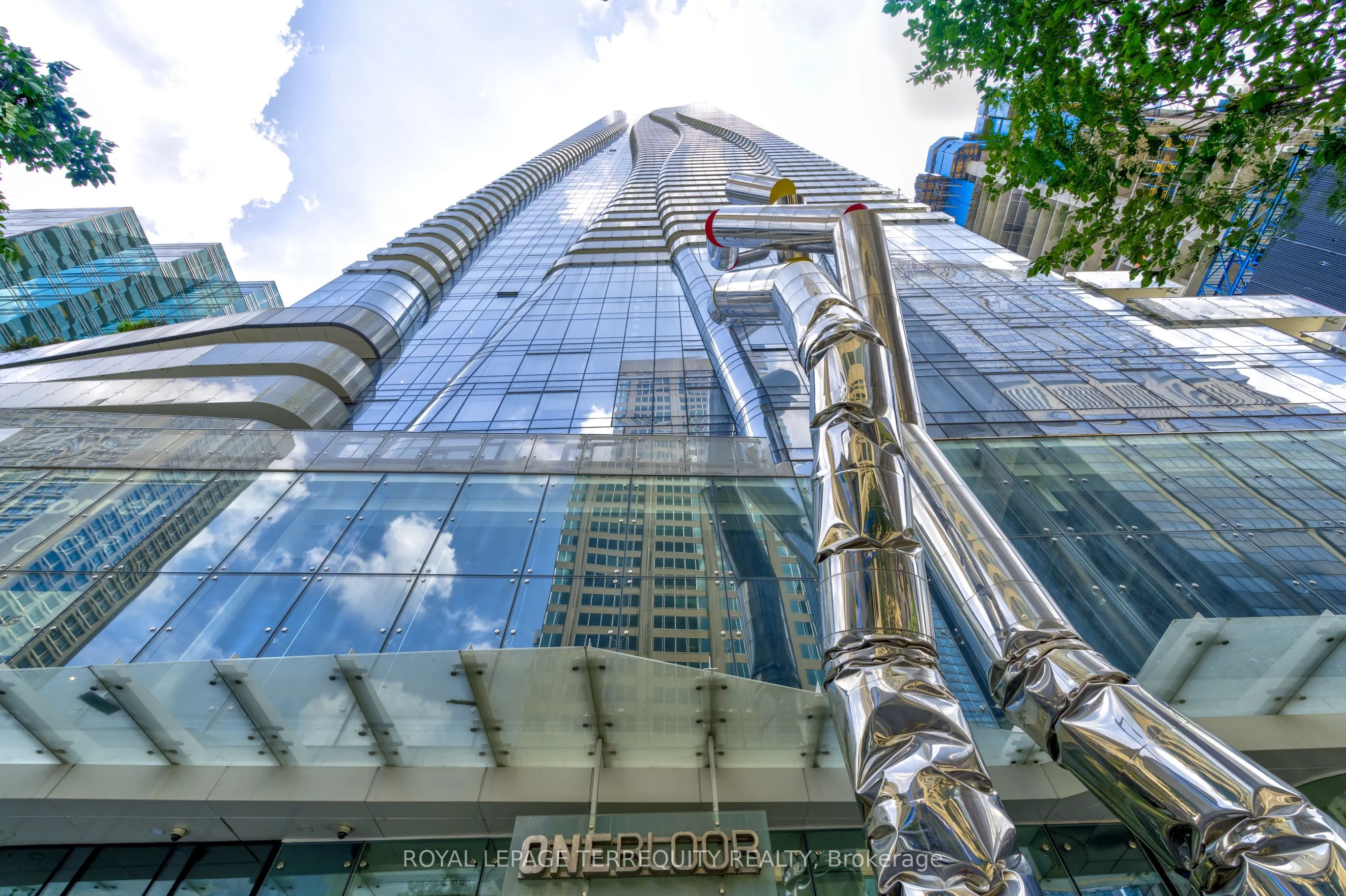 1 Bloor Street E, #2712