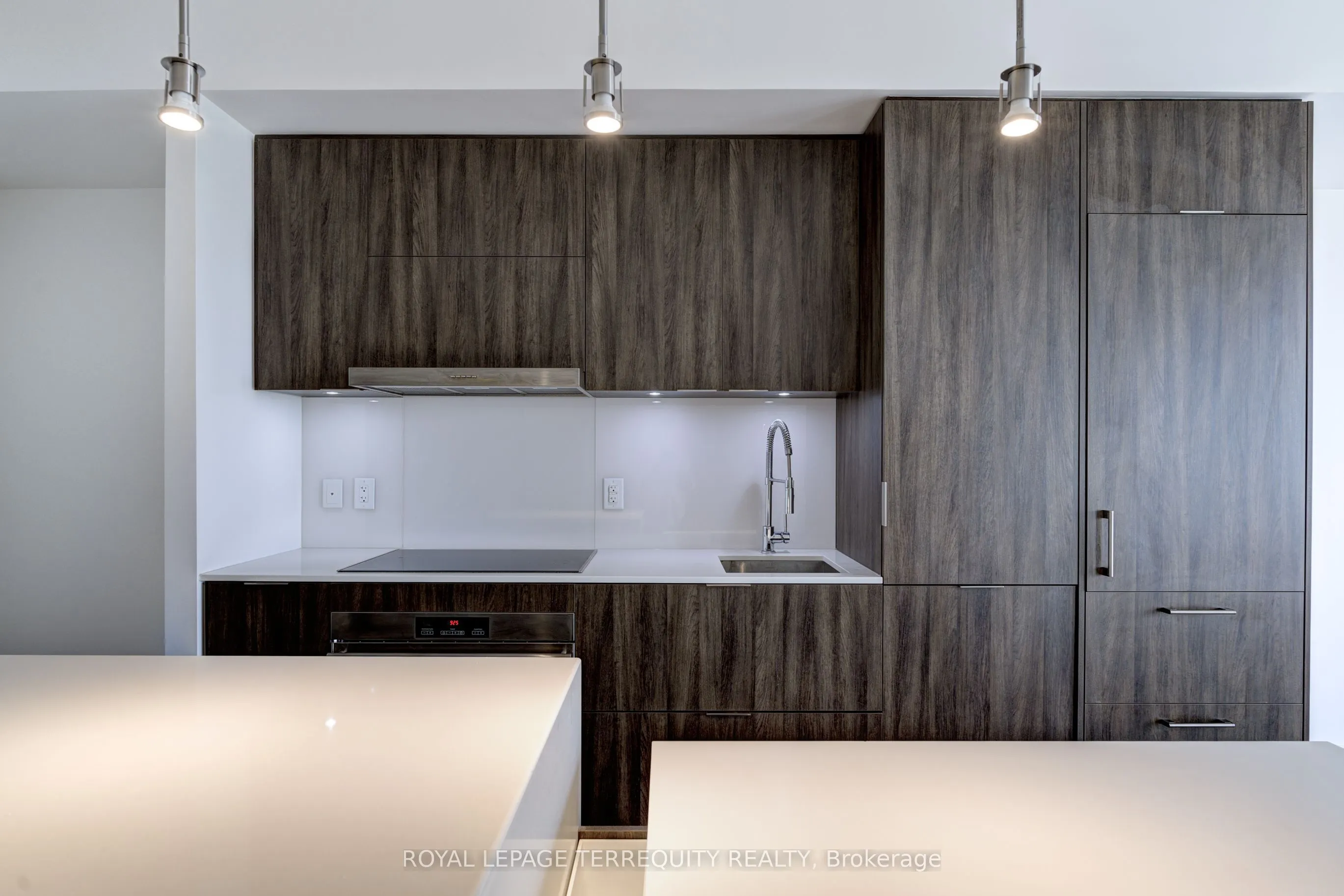 1 Bloor Street E, #2712