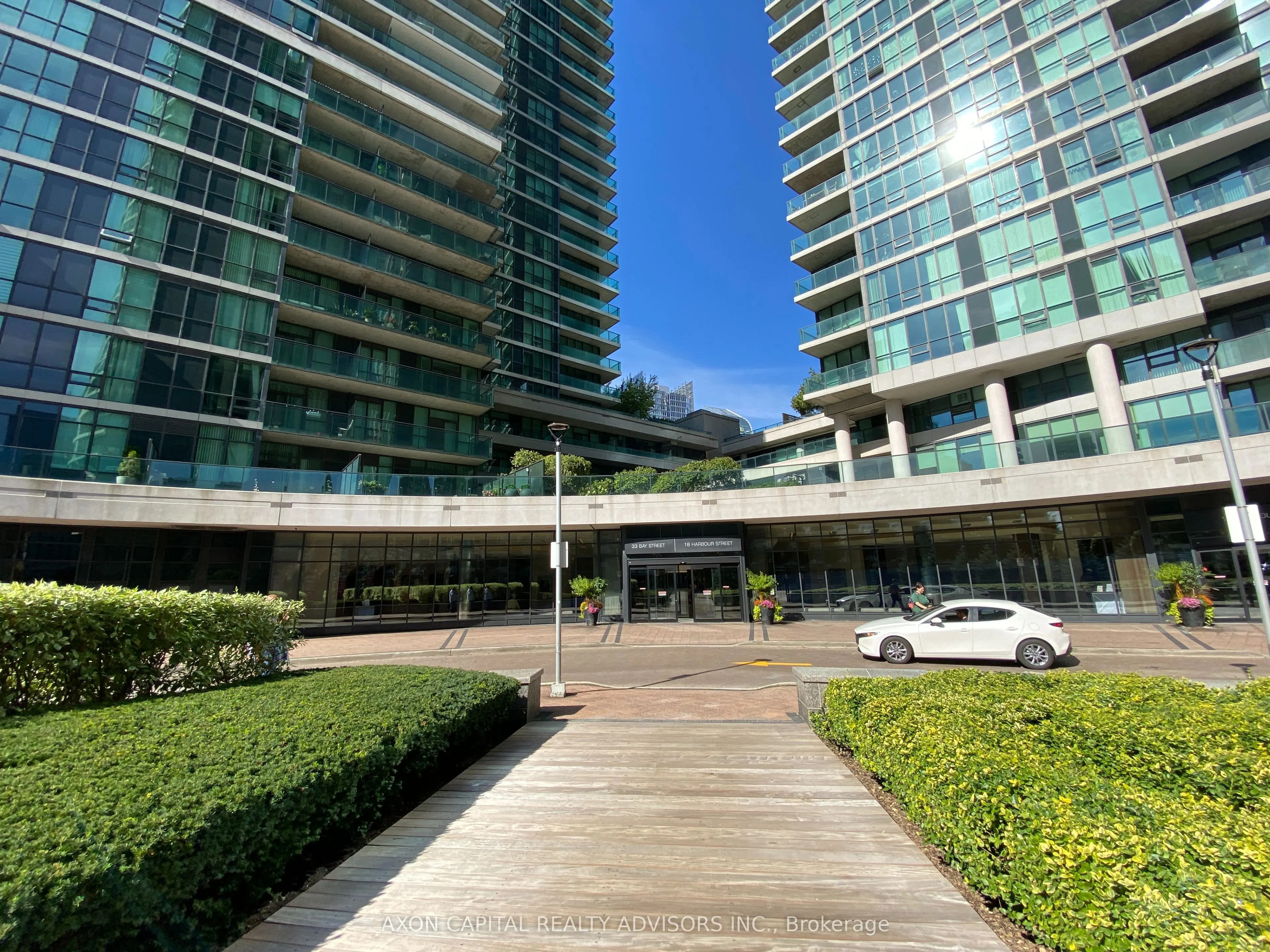 33 Bay Street, #511