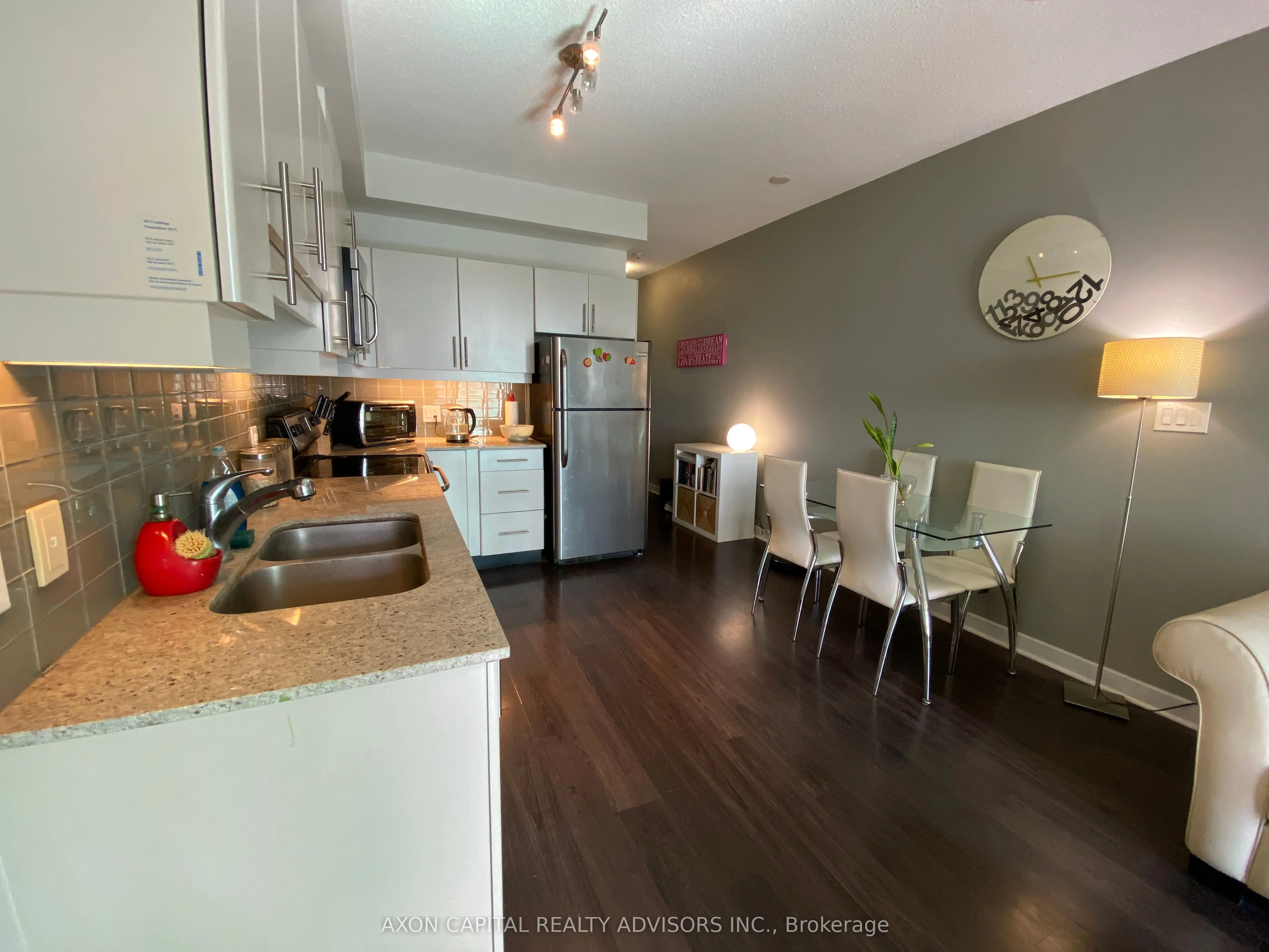 33 Bay Street, #511