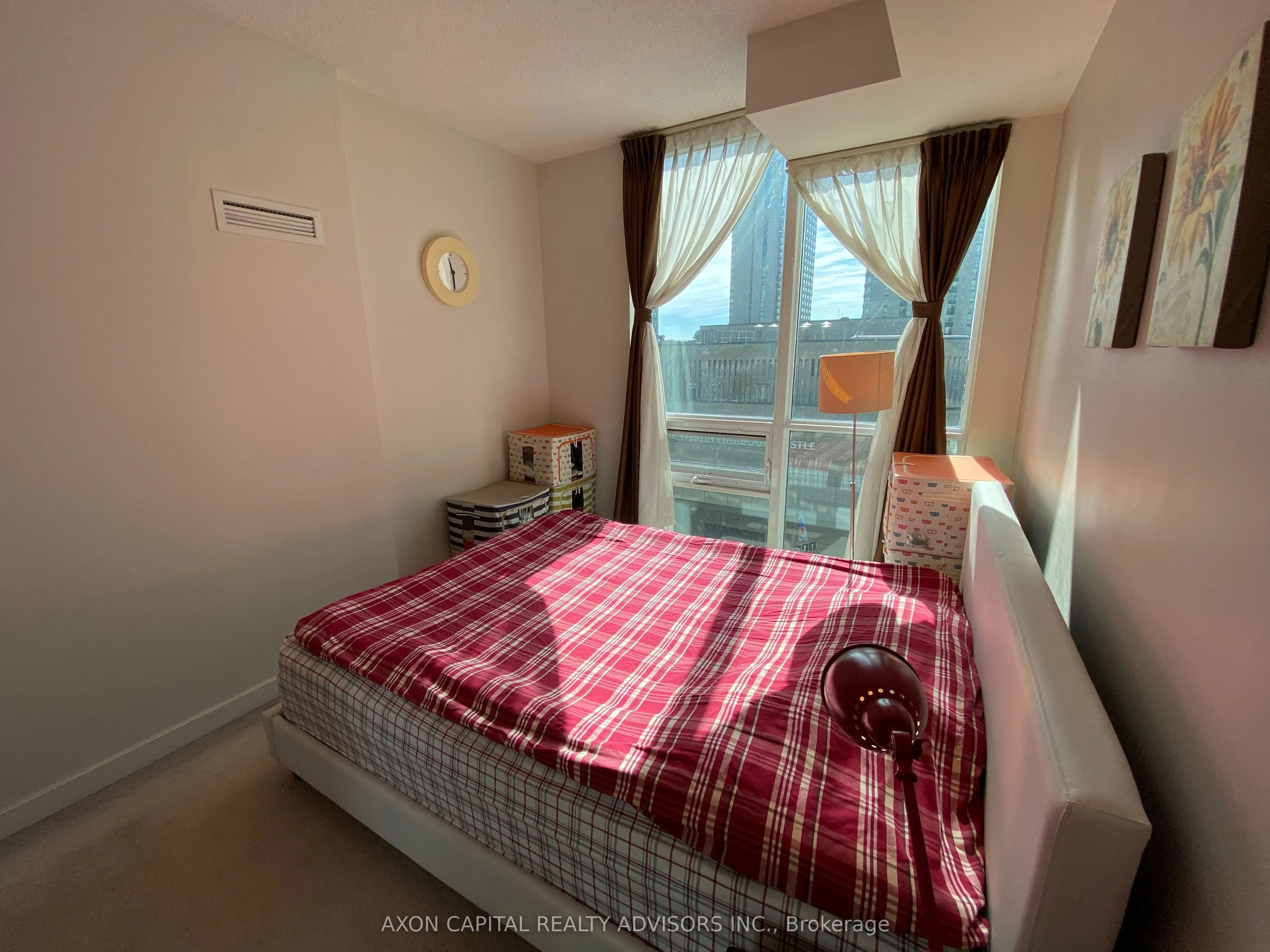 33 Bay Street, #511