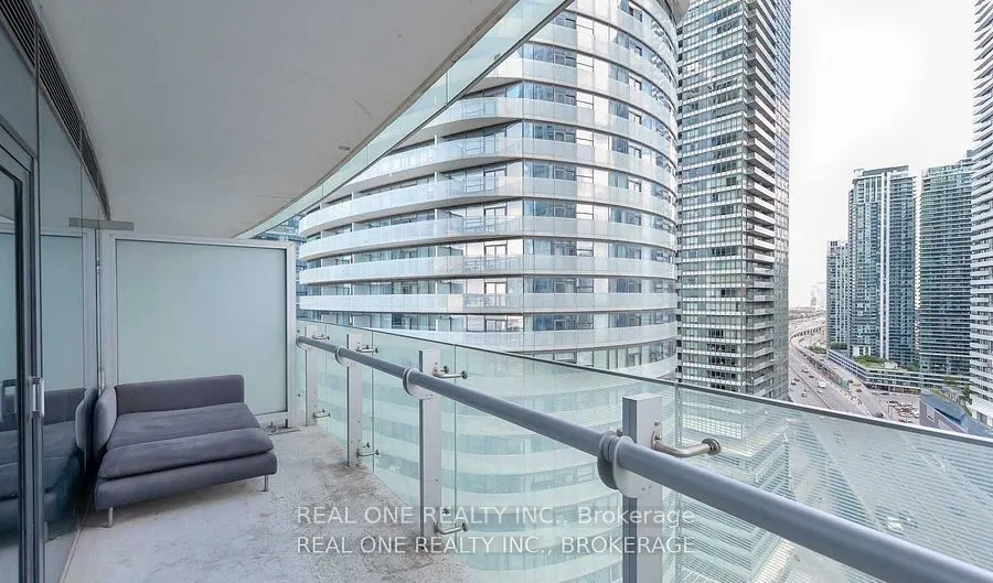 12 York Street, #2001