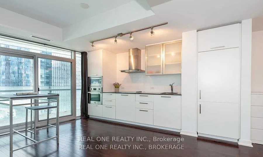 12 York Street, #2001