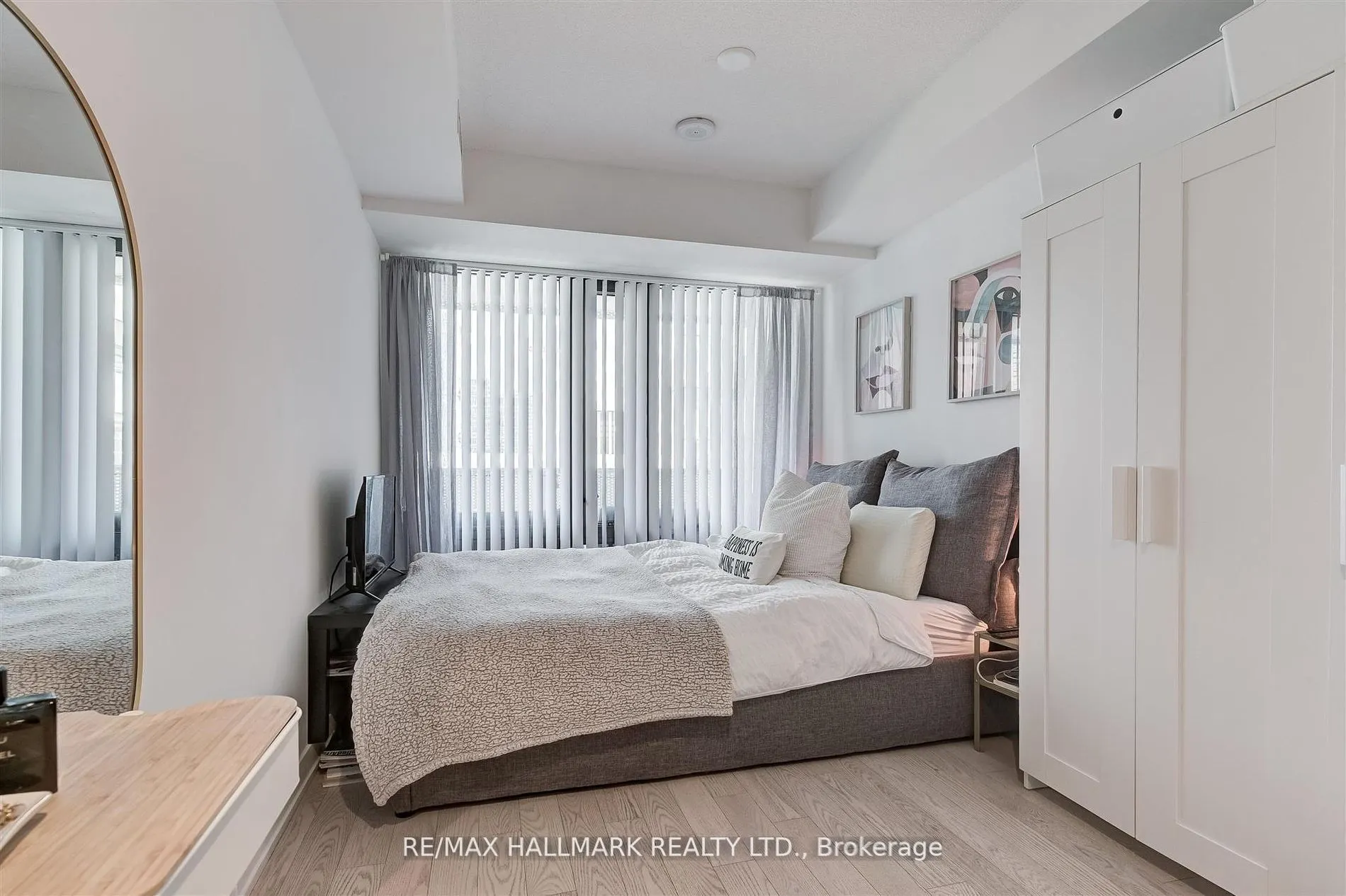 25 Richmond Street E, #2406