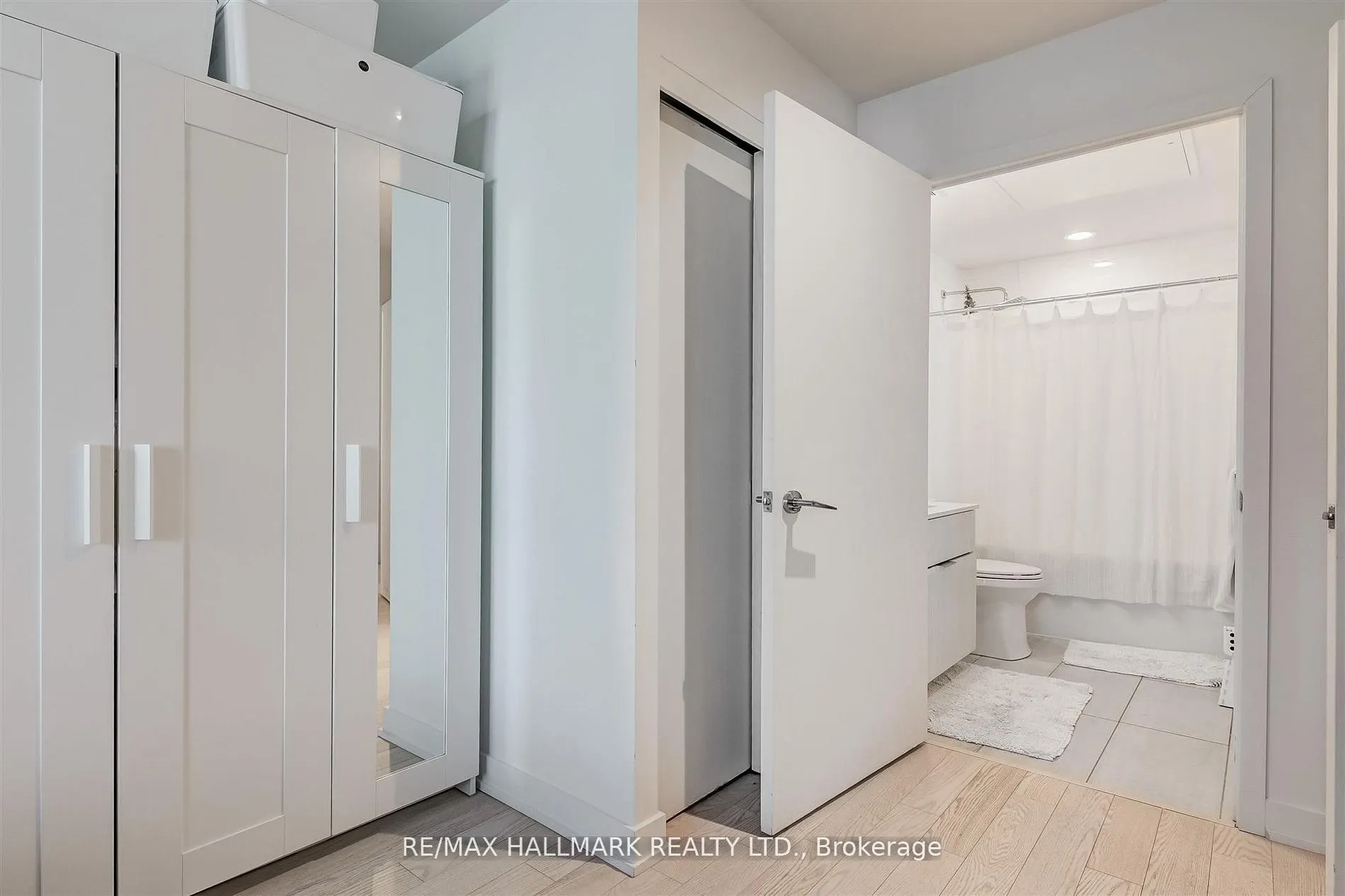25 Richmond Street E, #2406
