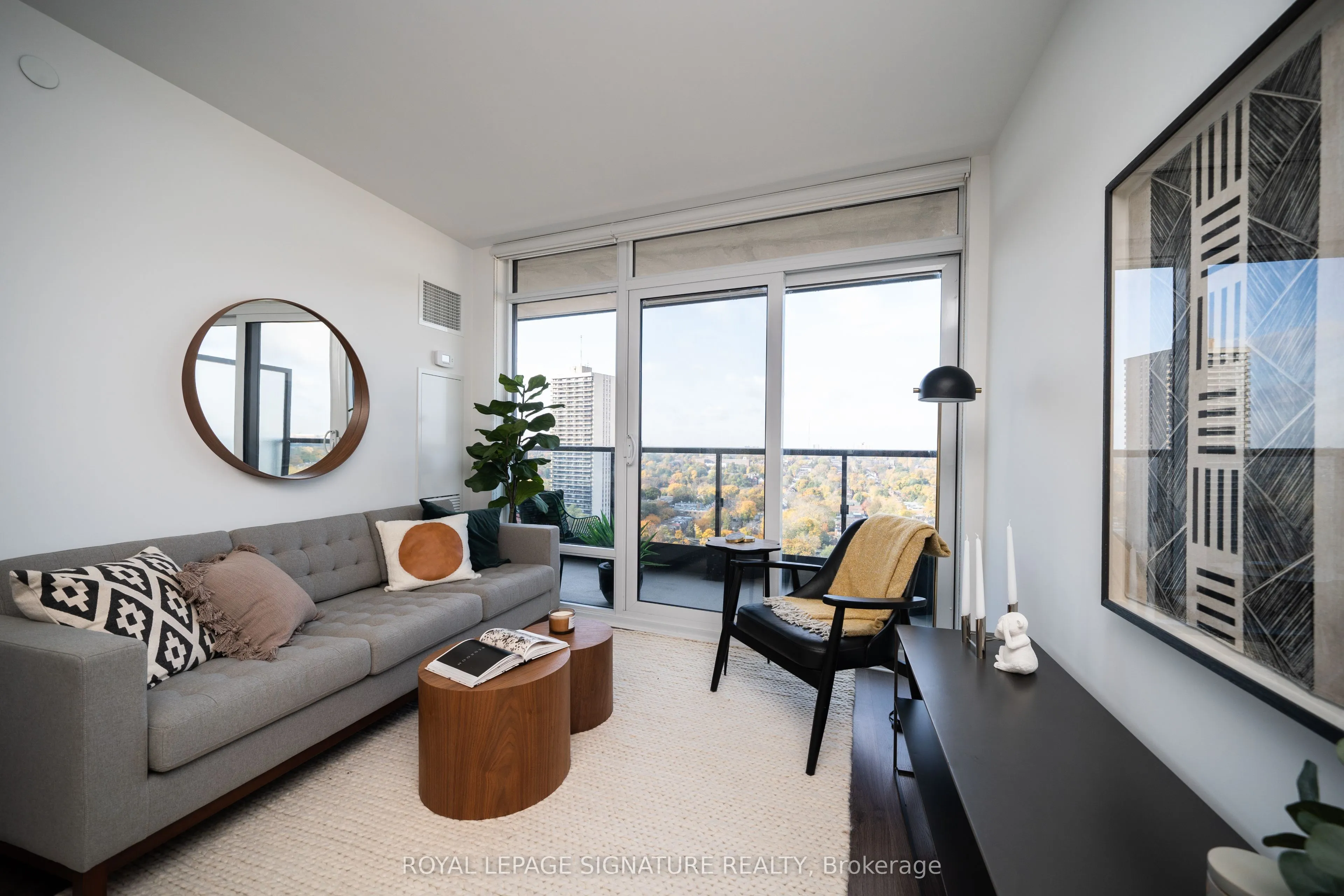 18 Erskine Avenue, #2001