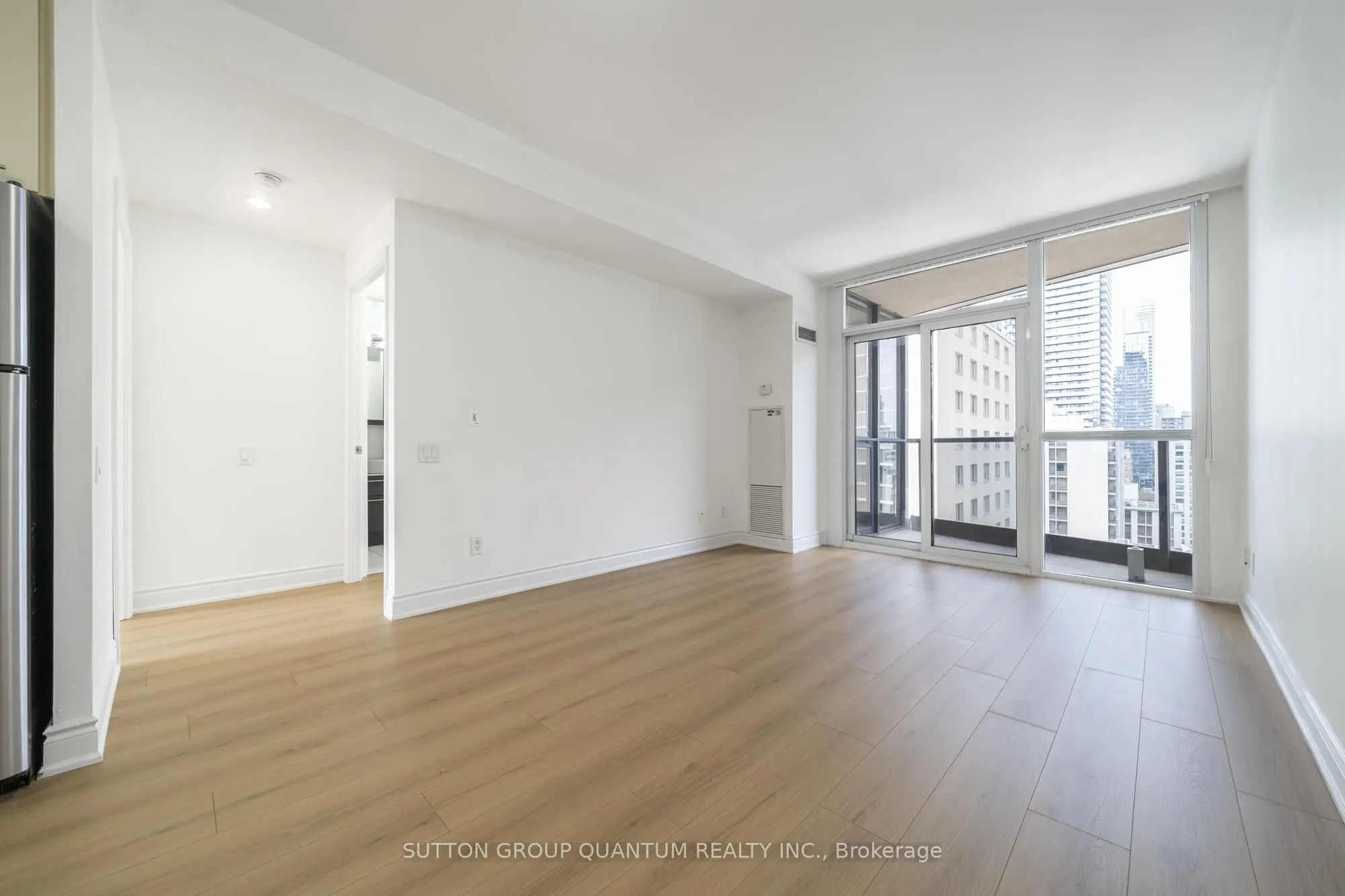 21 Carlton Street, #1902