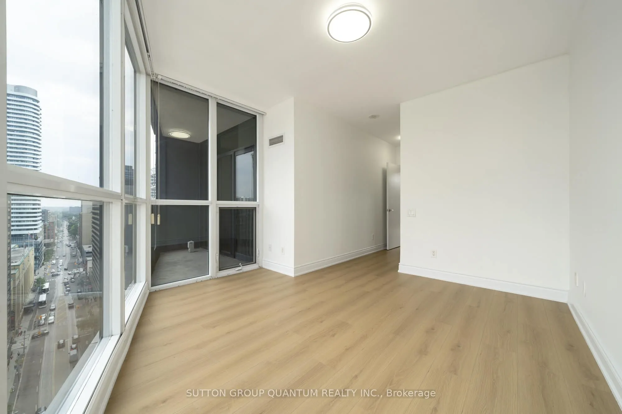 21 Carlton Street, #1902