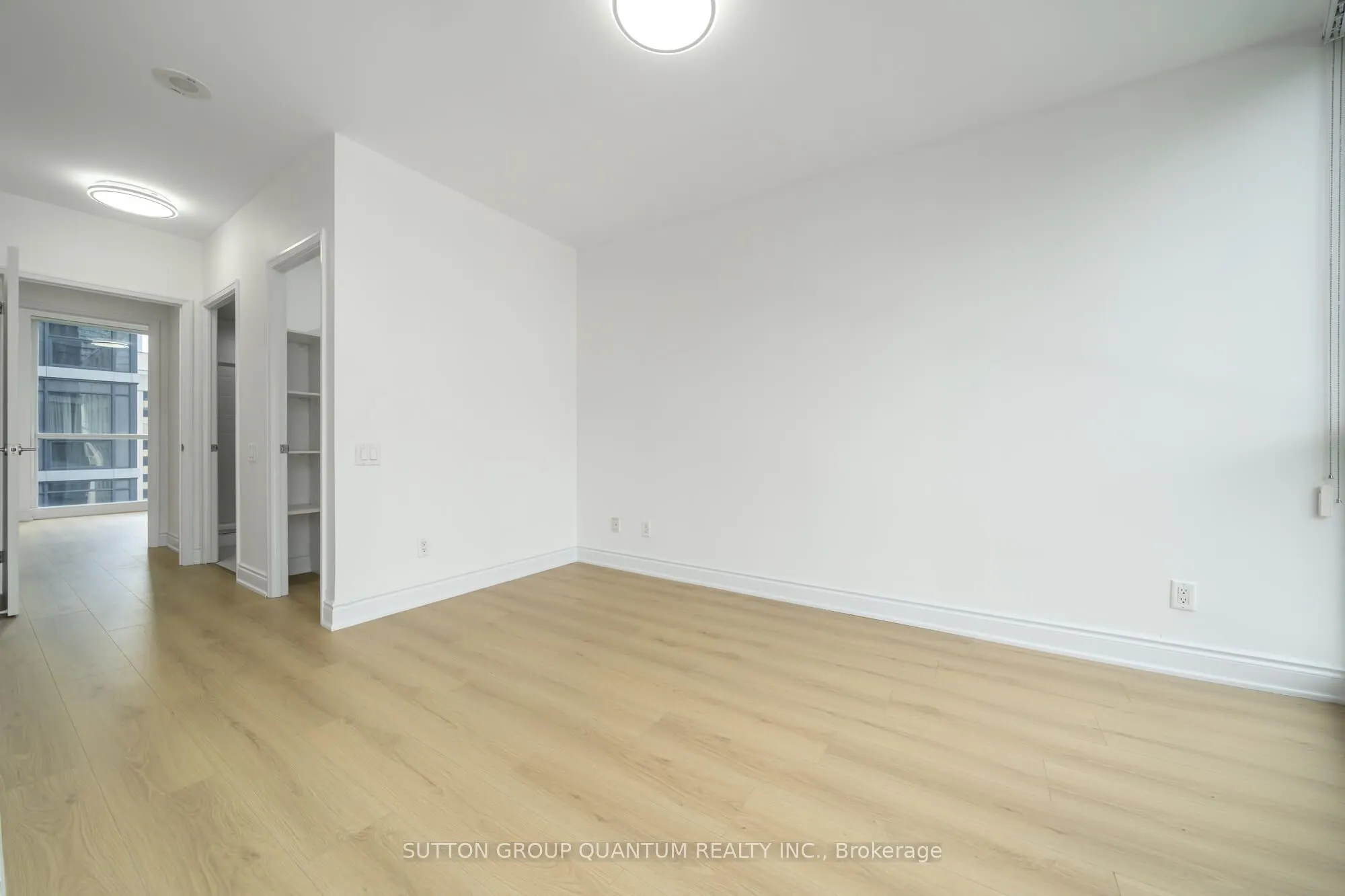 21 Carlton Street, #1902