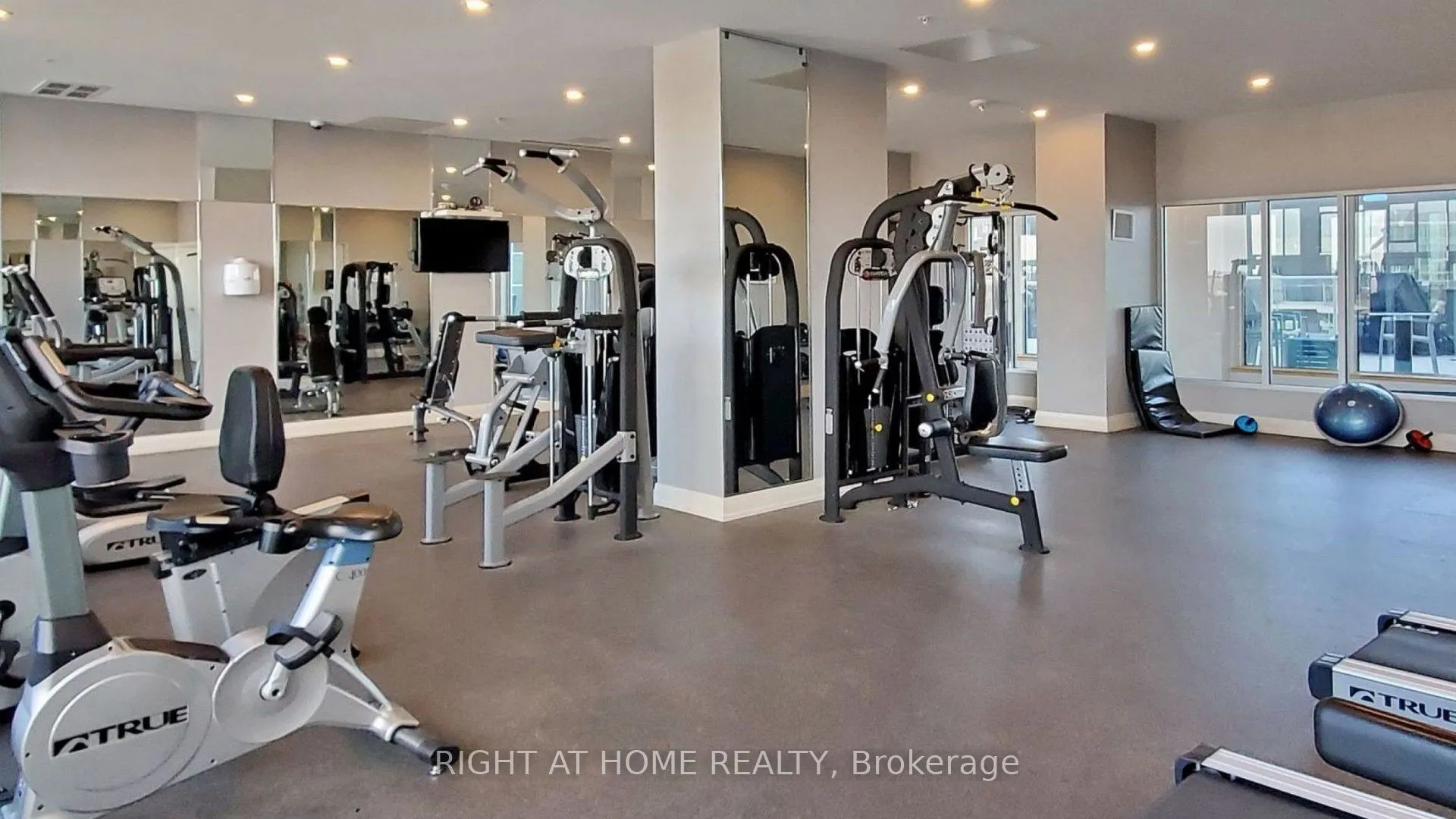 555 Wilson Avenue, #E1208