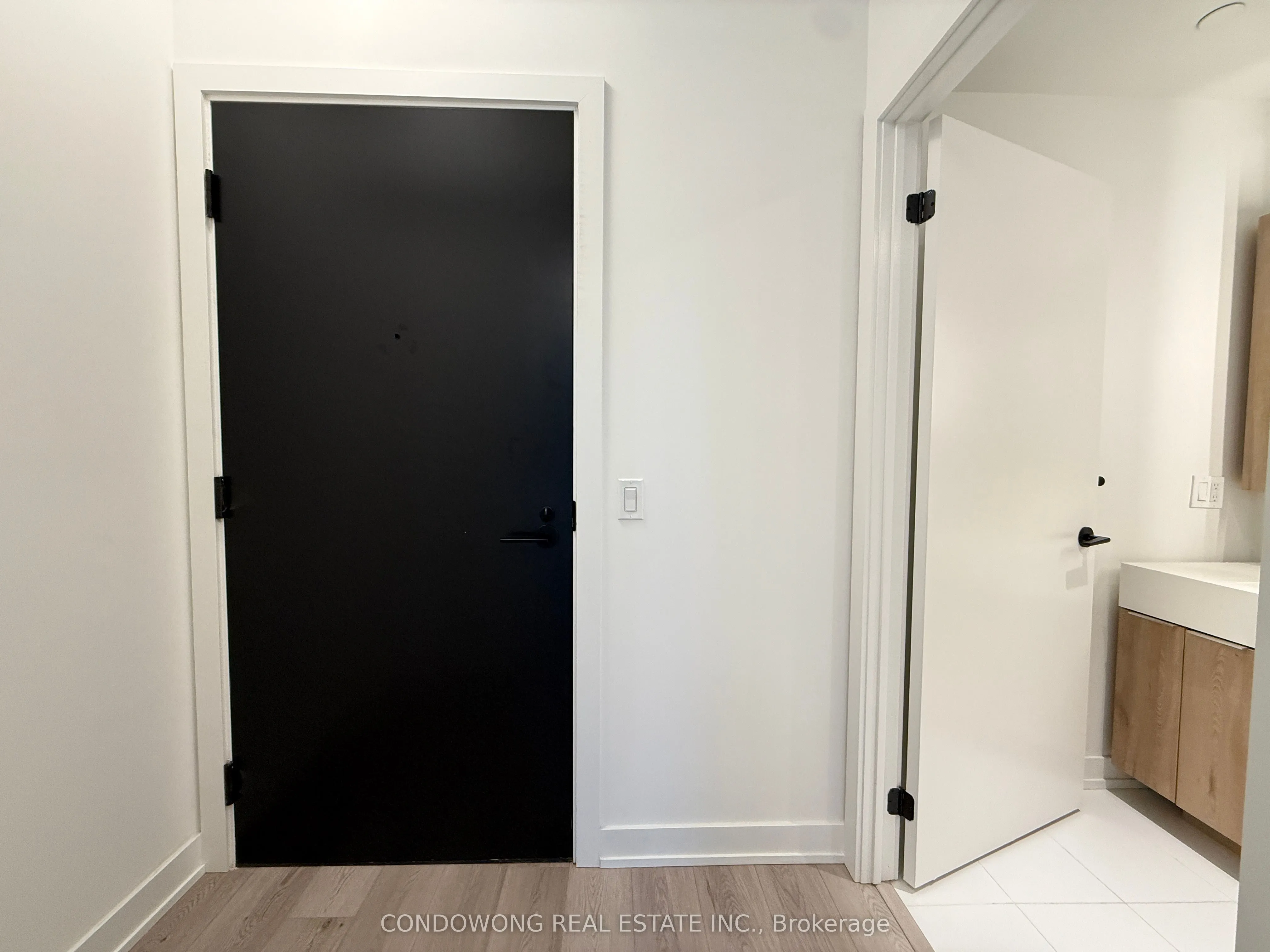 127 Broadway Avenue, #2806