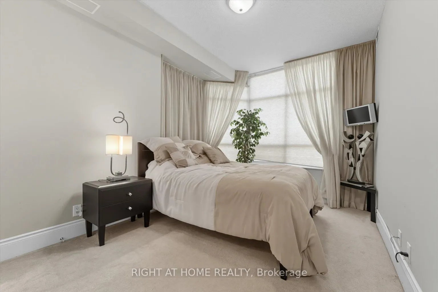 78 Harrison Garden Boulevard, #2302