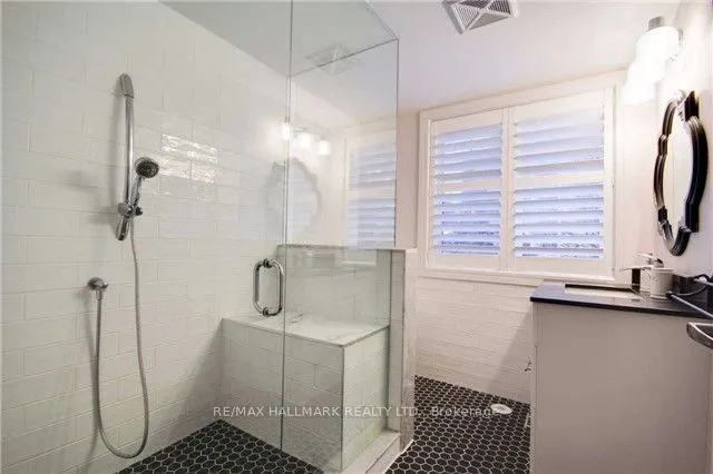 24 Glendora Avenue, #24