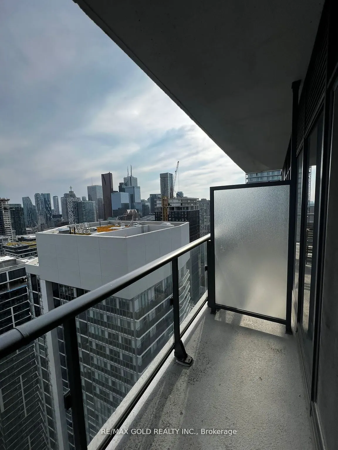 159 Dundas Street E, #3902