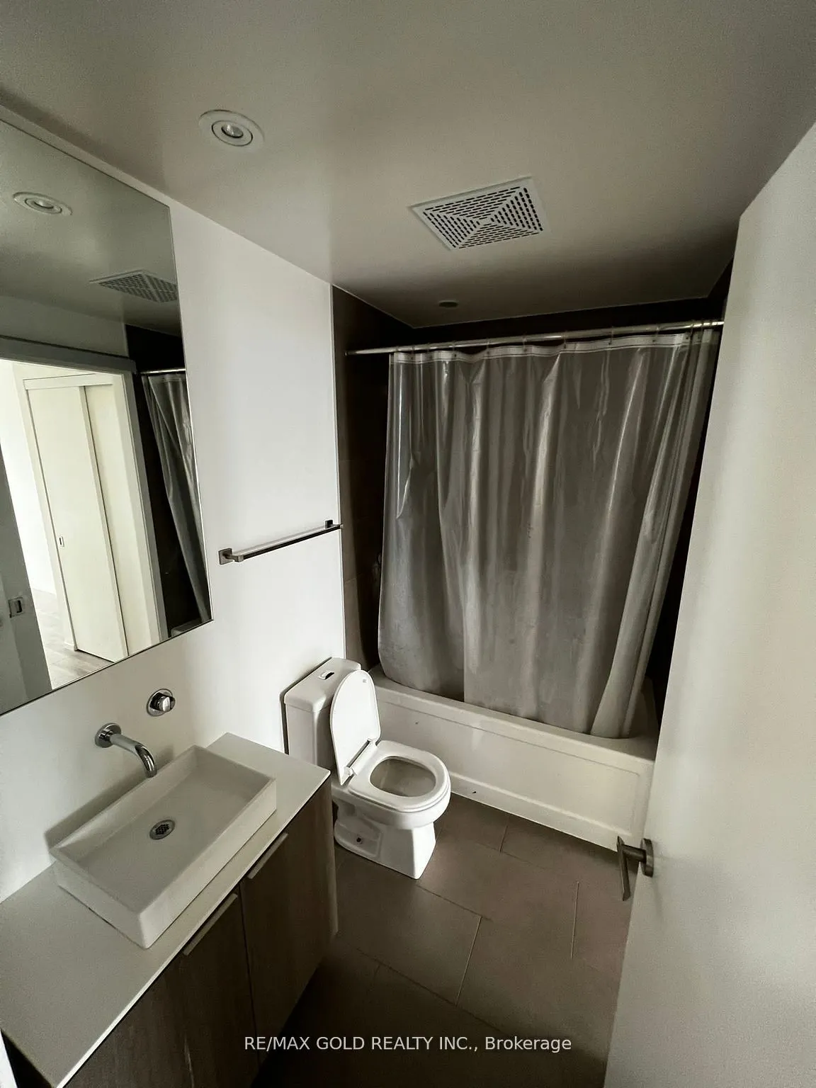 159 Dundas Street E, #3902