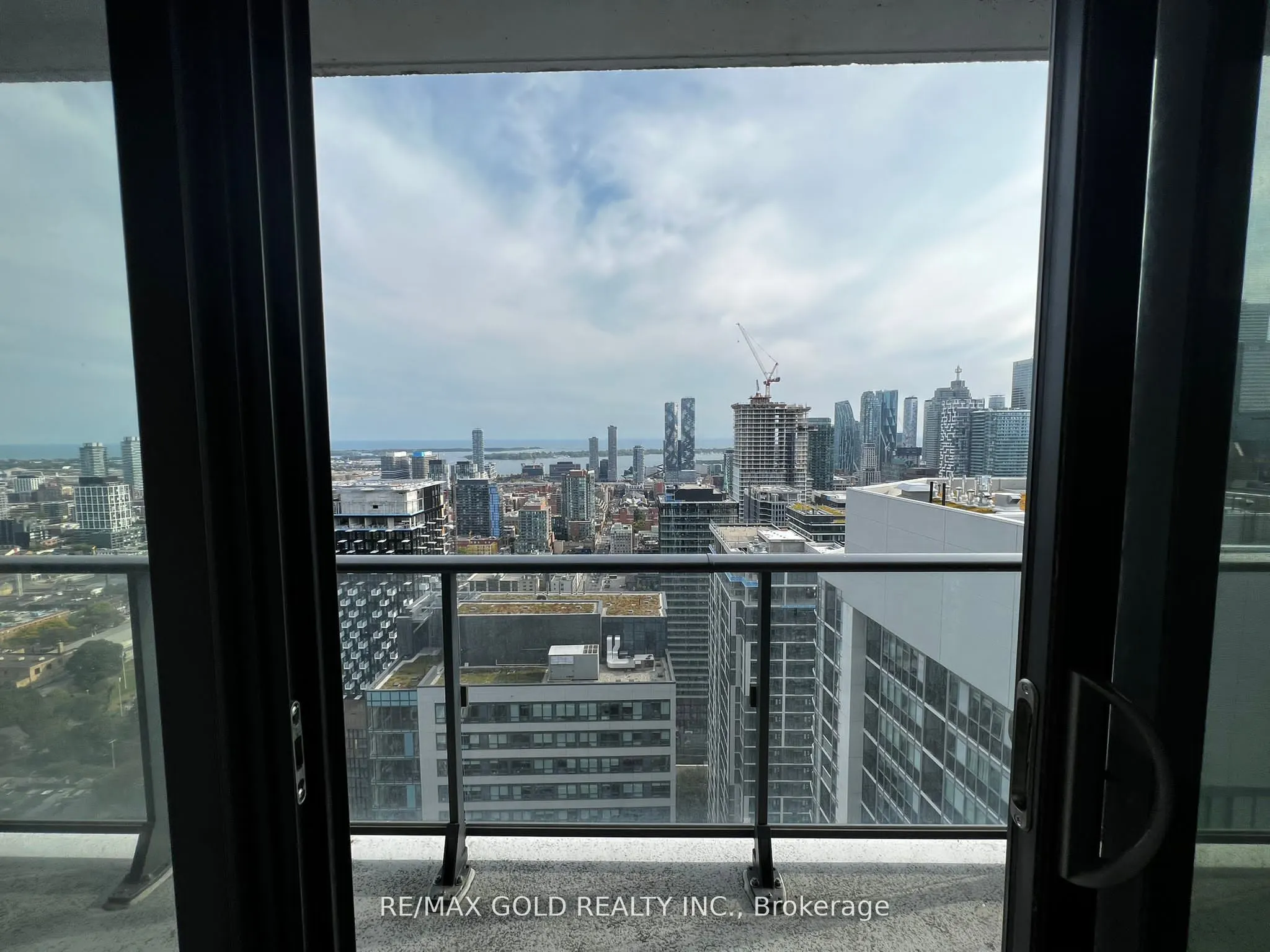 159 Dundas Street E, #3902